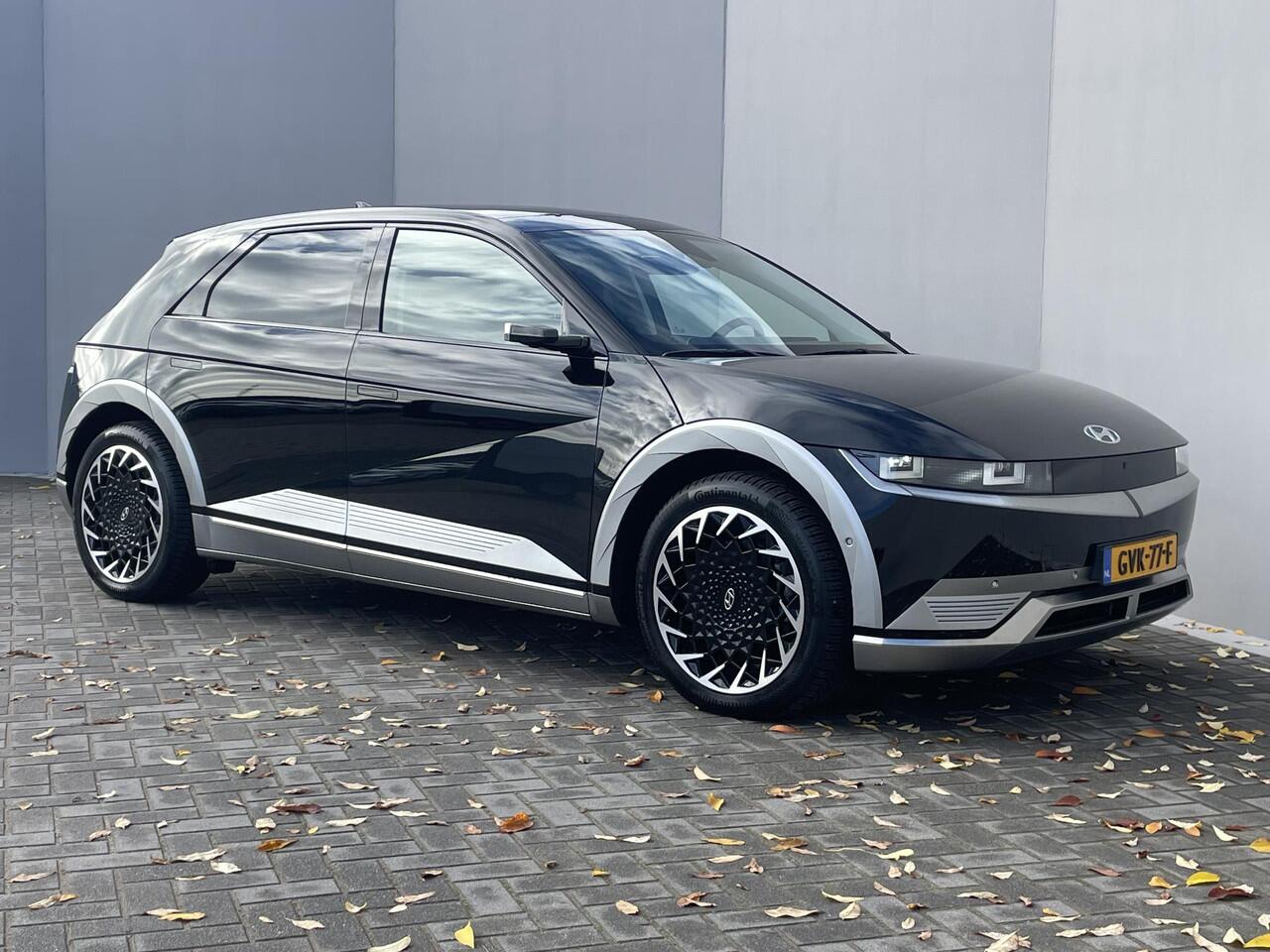 Hyundai IONIQ 5 Lounge AWD 77.4 kWh / Origineel NL Auto / Panoramadak / Camera buitenspiegels / DAB / Bose audio / HUD / Navigatie / Stuur-, voorstoel- en achterbank verwarming / Stoelventilatie