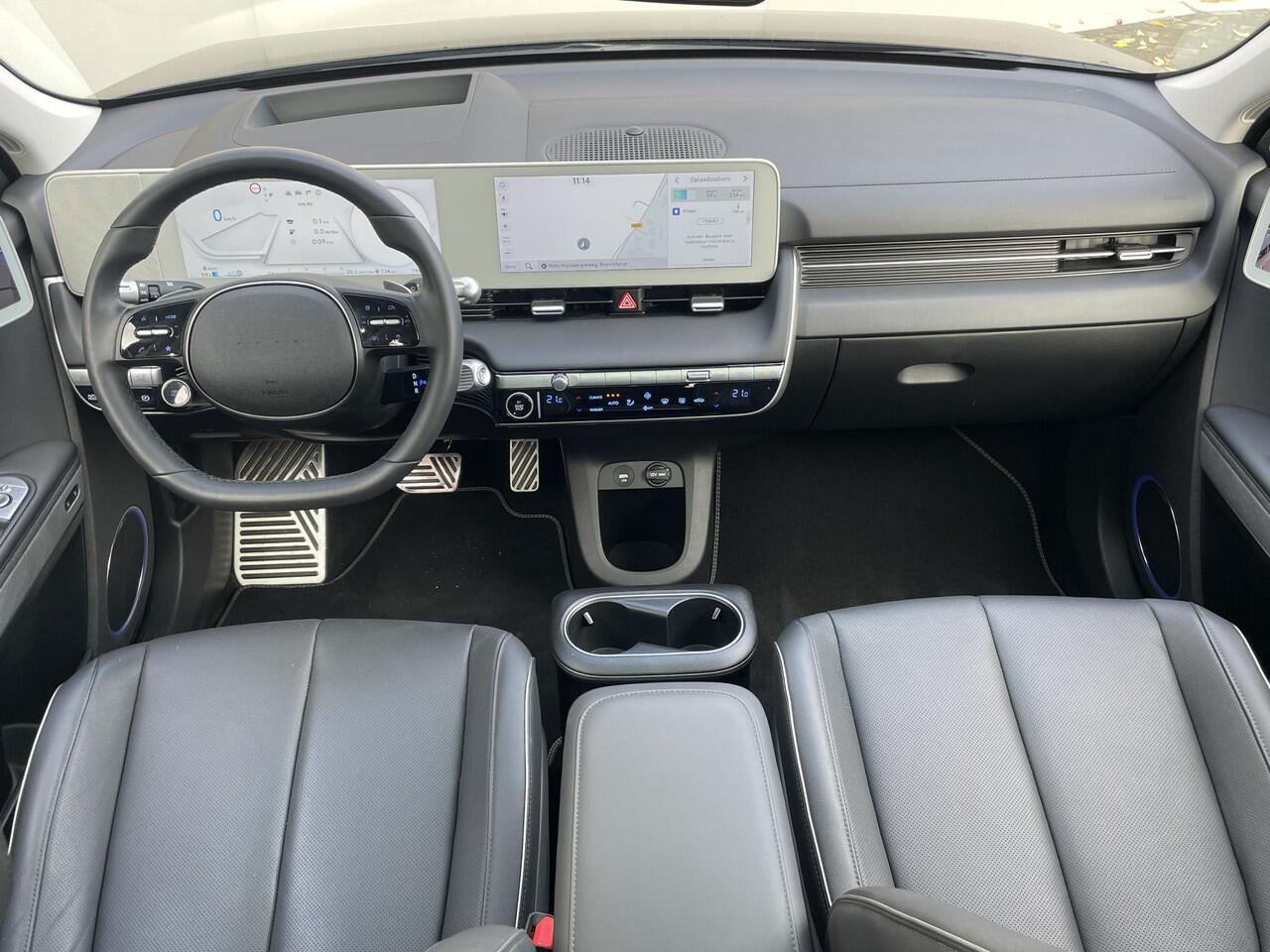 Hyundai IONIQ 5 Lounge AWD 77.4 kWh / Origineel NL Auto / Panoramadak / Camera buitenspiegels / DAB / Bose audio / HUD / Navigatie / Stuur-, voorstoel- en achterbank verwarming / Stoelventilatie
