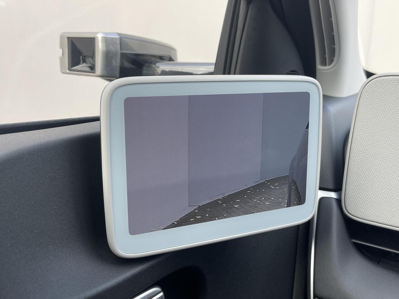 Hyundai IONIQ 5 Lounge AWD 77.4 kWh / Origineel NL Auto / Panoramadak / Camera buitenspiegels / DAB / Bose audio / HUD / Navigatie / Stuur-, voorstoel- en achterbank verwarming / Stoelventilatie