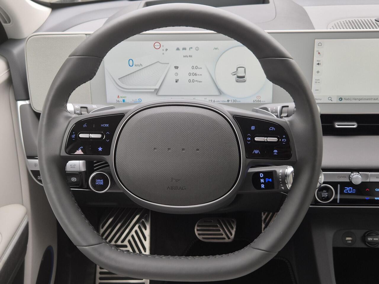 Hyundai IONIQ 5 Connect+ AWD 77.4 kWh Automaat / Origineel NL auto / HUD / Stuur-, en Stoelverwarming / Allseason beanden / Trekgewicht 1600 Kg / Elektrische achterklep / Bose Audio Systeem / Apple Carplay Android Auto / Navigatie / Achteruitrijcamera /