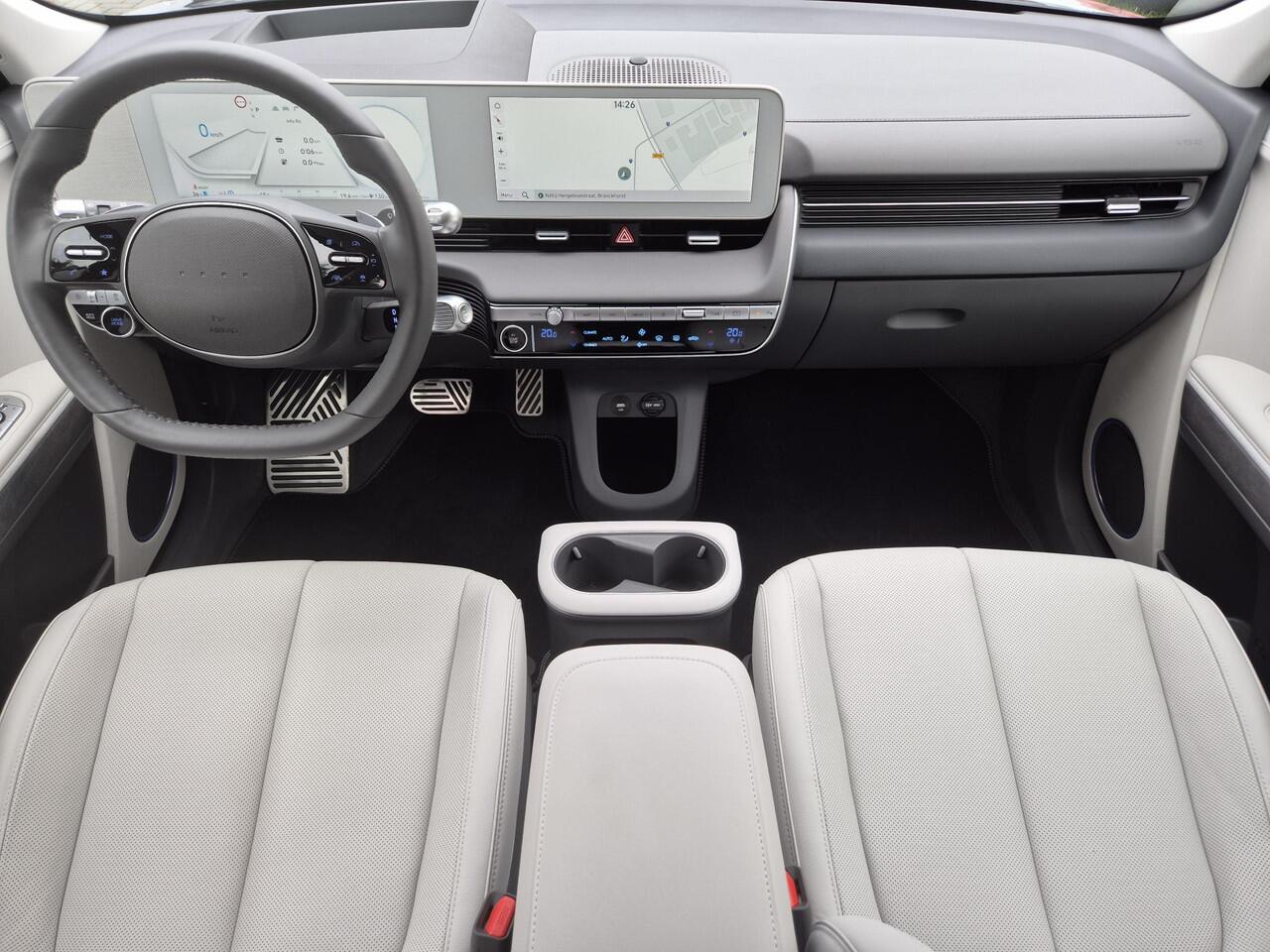 Hyundai IONIQ 5 Connect+ AWD 77.4 kWh Automaat / Origineel NL auto / HUD / Stuur-, en Stoelverwarming / Allseason beanden / Trekgewicht 1600 Kg / Elektrische achterklep / Bose Audio Systeem / Apple Carplay Android Auto / Navigatie / Achteruitrijcamera /