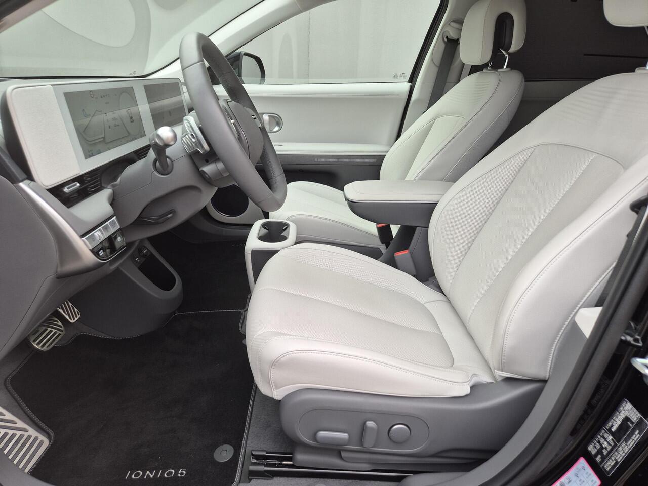 Hyundai IONIQ 5 Connect+ AWD 77.4 kWh Automaat / Origineel NL auto / HUD / Stuur-, en Stoelverwarming / Allseason beanden / Trekgewicht 1600 Kg / Elektrische achterklep / Bose Audio Systeem / Apple Carplay Android Auto / Navigatie / Achteruitrijcamera /