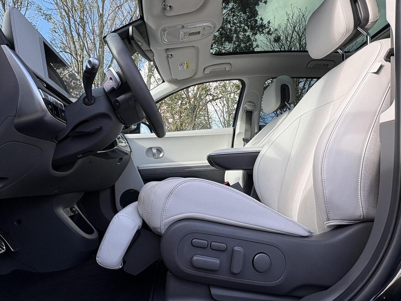 Hyundai IONIQ 5 Lounge Vision AWD 77.4 kWh | Panoramadak | Lederen bekleding & memory functie | Warmtepomp & V2L | Geïntegreerde navigatie | Apple Carplay & Android Auto | Adaptieve Cruisecontrol | Camera | Warmtepomp | Stoel & stuur verwarming | Premium audio BOSE |