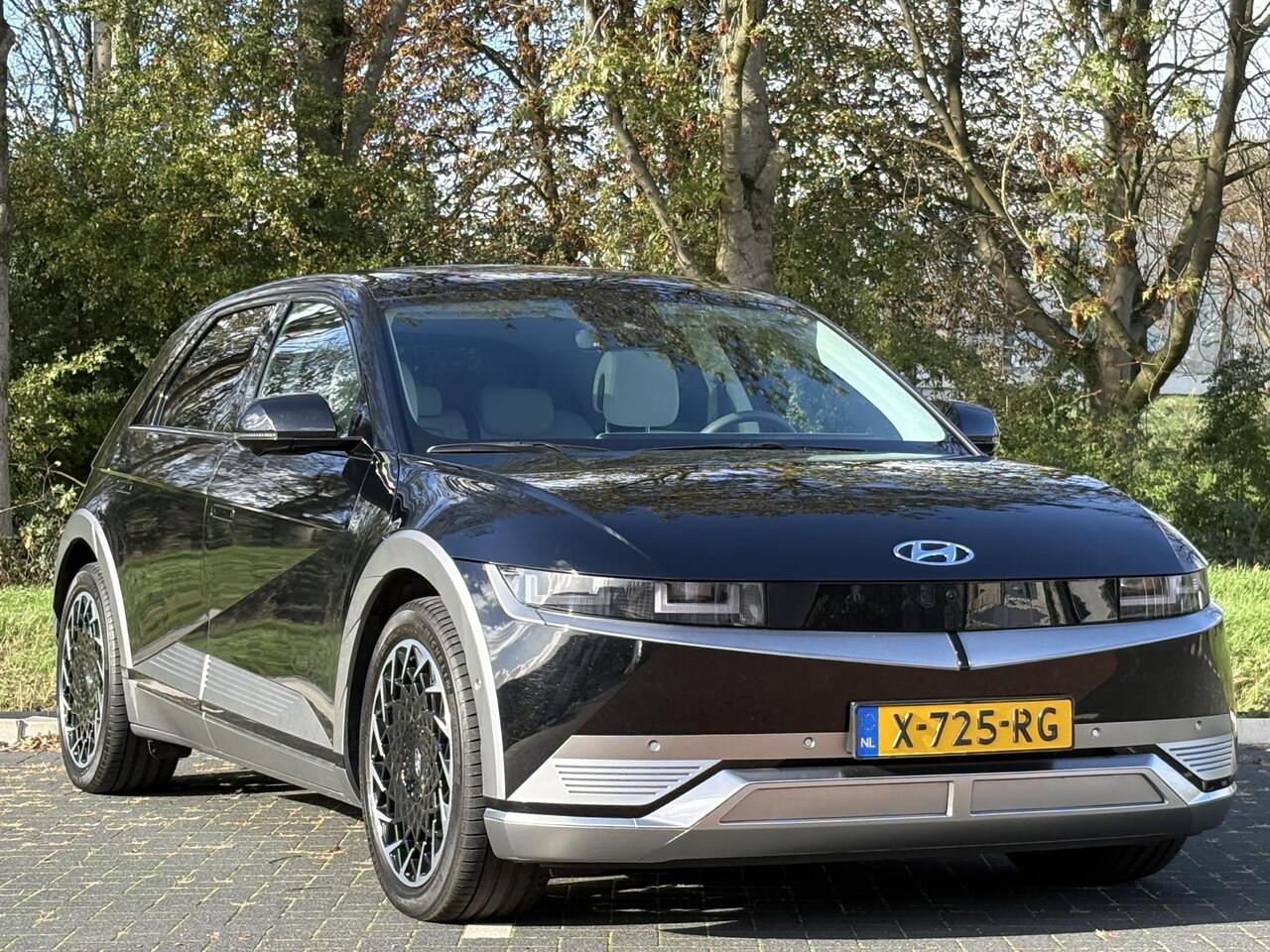 Hyundai IONIQ 5 Lounge Vision AWD 77.4 kWh | Panoramadak | Lederen bekleding & memory functie | Warmtepomp & V2L | Geïntegreerde navigatie | Apple Carplay & Android Auto | Adaptieve Cruisecontrol | Camera | Warmtepomp | Stoel & stuur verwarming | Premium audio BOSE |