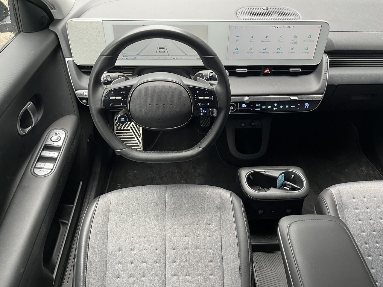 Hyundai IONIQ 5 Connect 77.4 kWh | Long Range accu | Warmtepomp | Fabrieksgarantie tot 07-2029 | Lage kmstand Luxe bekleding |