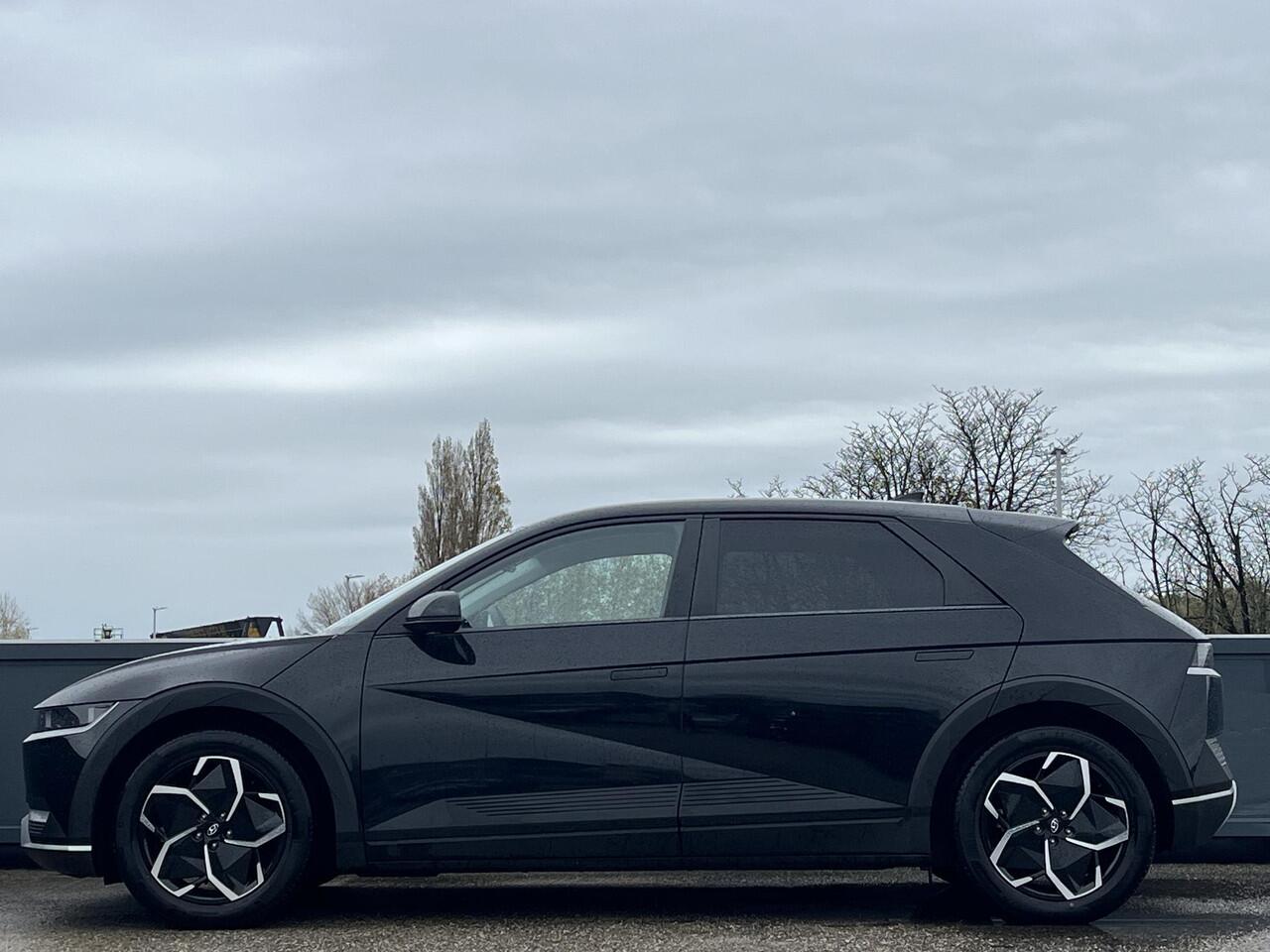 Hyundai IONIQ 5 Connect 77.4 kWh | Long Range accu | Warmtepomp | Fabrieksgarantie tot 07-2029 | Lage kmstand Luxe bekleding |