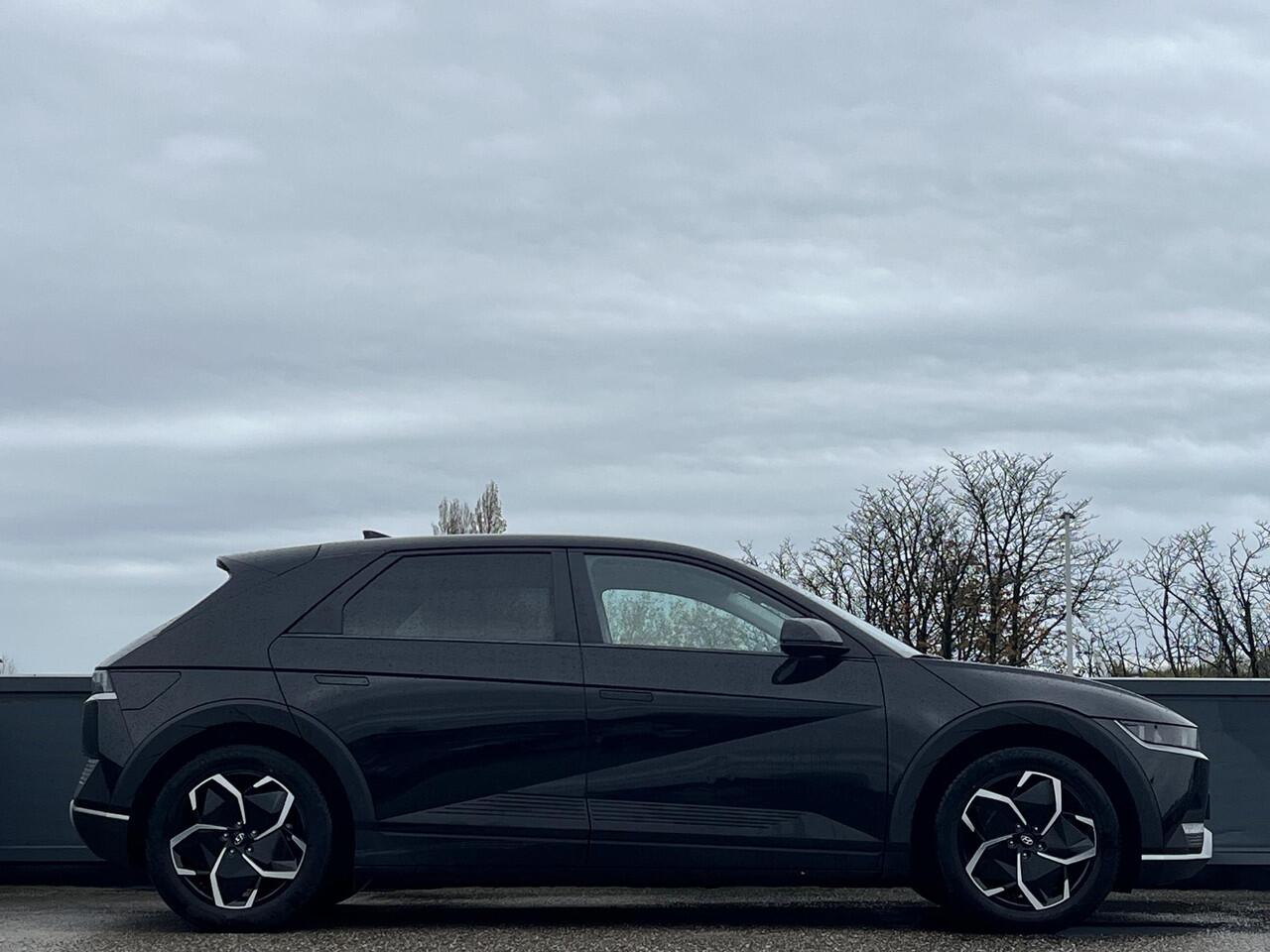 Hyundai IONIQ 5 Connect 77.4 kWh | Long Range accu | Warmtepomp | Fabrieksgarantie tot 07-2029 | Lage kmstand Luxe bekleding |