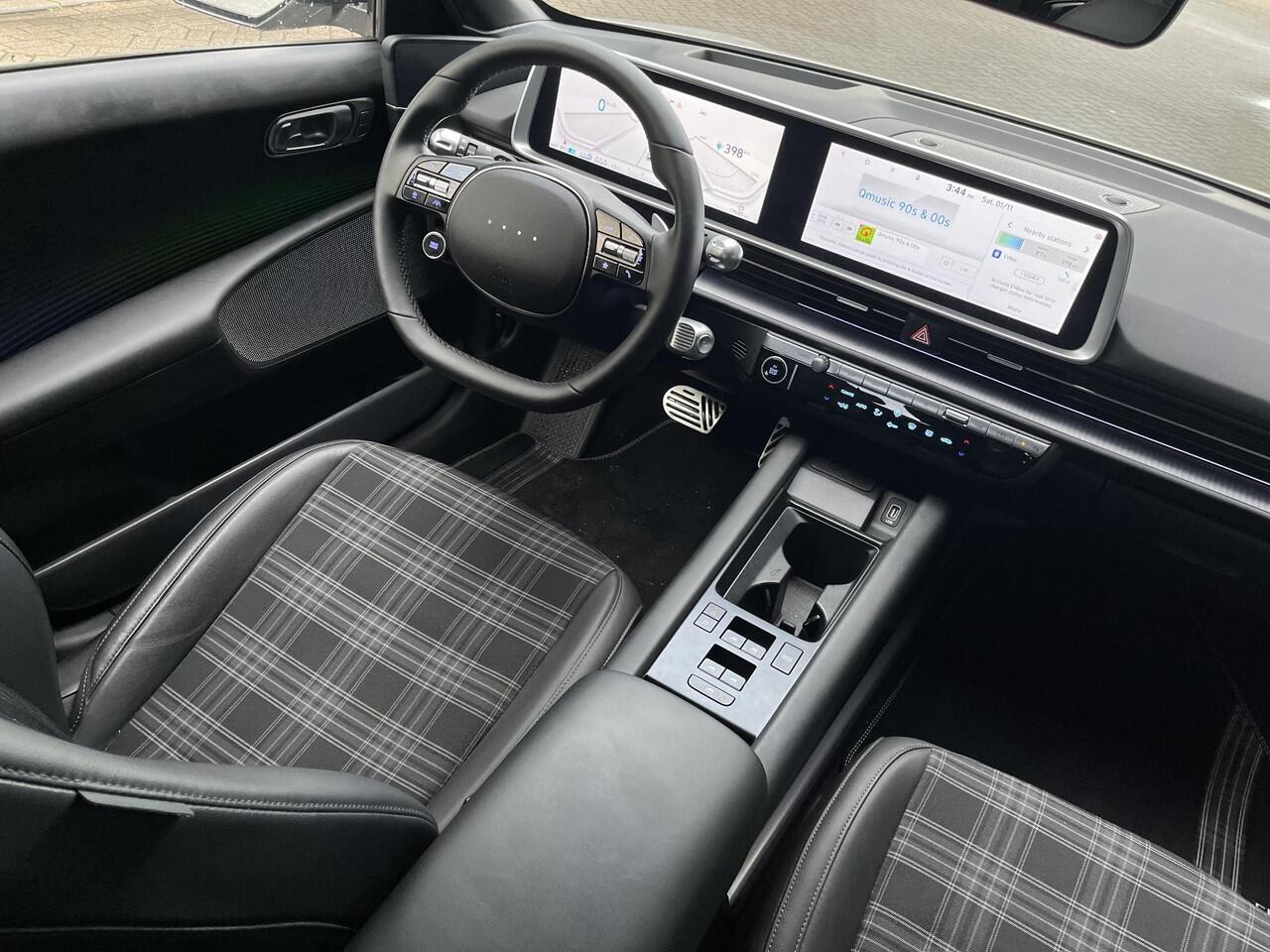 Hyundai IONIQ 6 First Edition AWD 77.4 kWh 325PK | Panorama schuifkanteldak | 800 V snellaadsysteem 10-80% in ca. 18 minuten | 20? lichtmetalen velgen & matzwarte designaccenten | BOSE premium audiosysteem | Premium interieur |