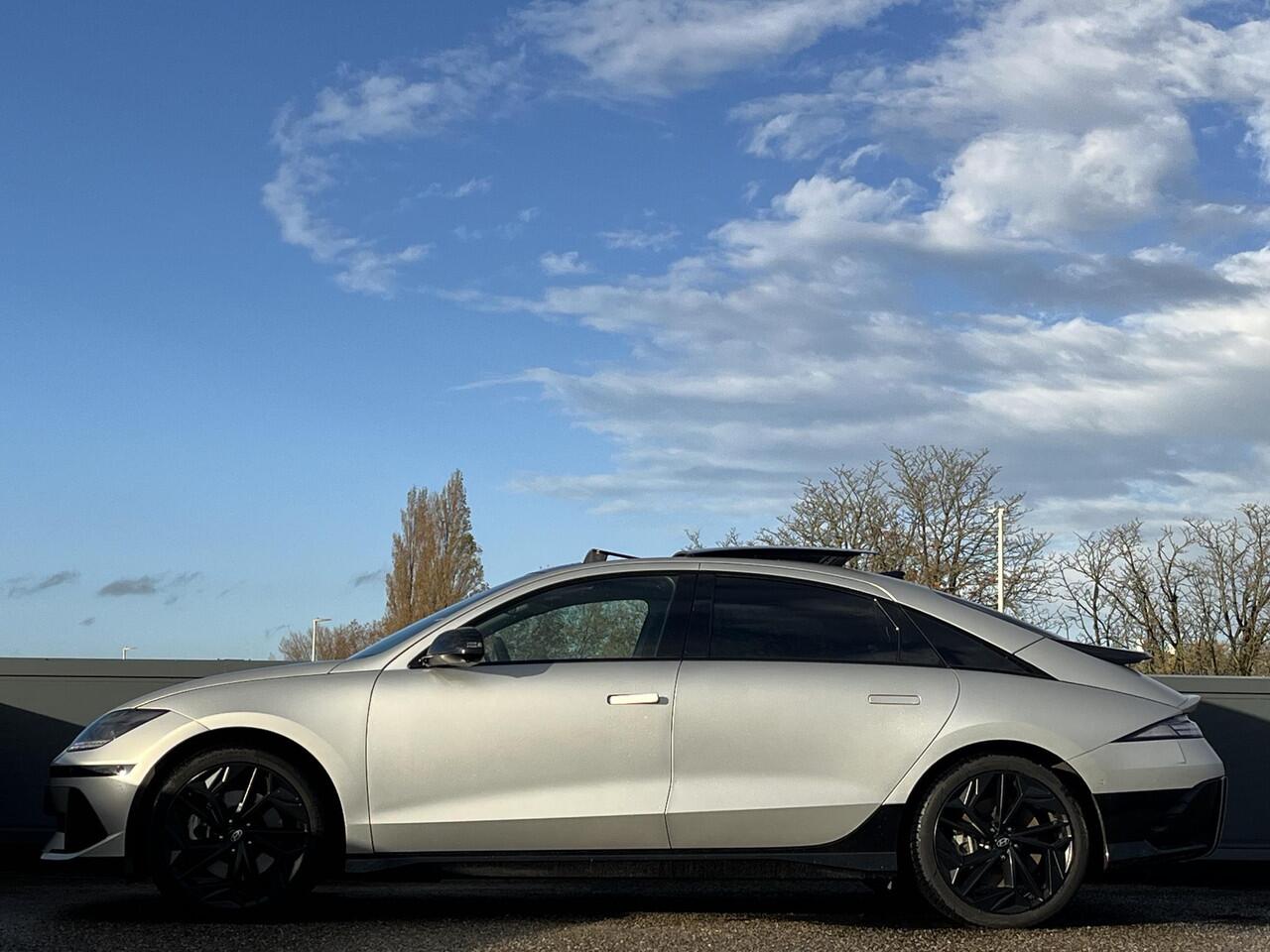 Hyundai IONIQ 6 First Edition AWD 77.4 kWh 325PK | Panorama schuifkanteldak | 800 V snellaadsysteem 10-80% in ca. 18 minuten | 20? lichtmetalen velgen & matzwarte designaccenten | BOSE premium audiosysteem | Premium interieur |