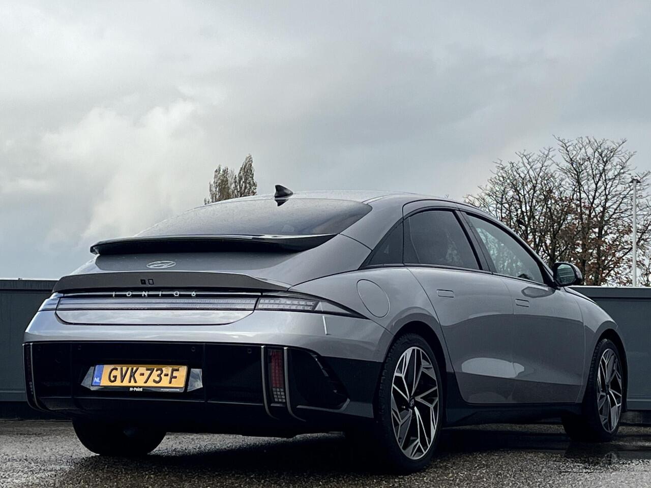 Hyundai IONIQ 6 Lounge 77.4kWh 228pk | SCHUIFDAK | LEDEREN BEKLEDING ELEKTRISCH VERSTELBAAR| WARMTEPOMP | BOSE SPEAKERS | ADAPTIEVE CRUISECONTROL | WORLD CAR OF THE YEAR 2023 |