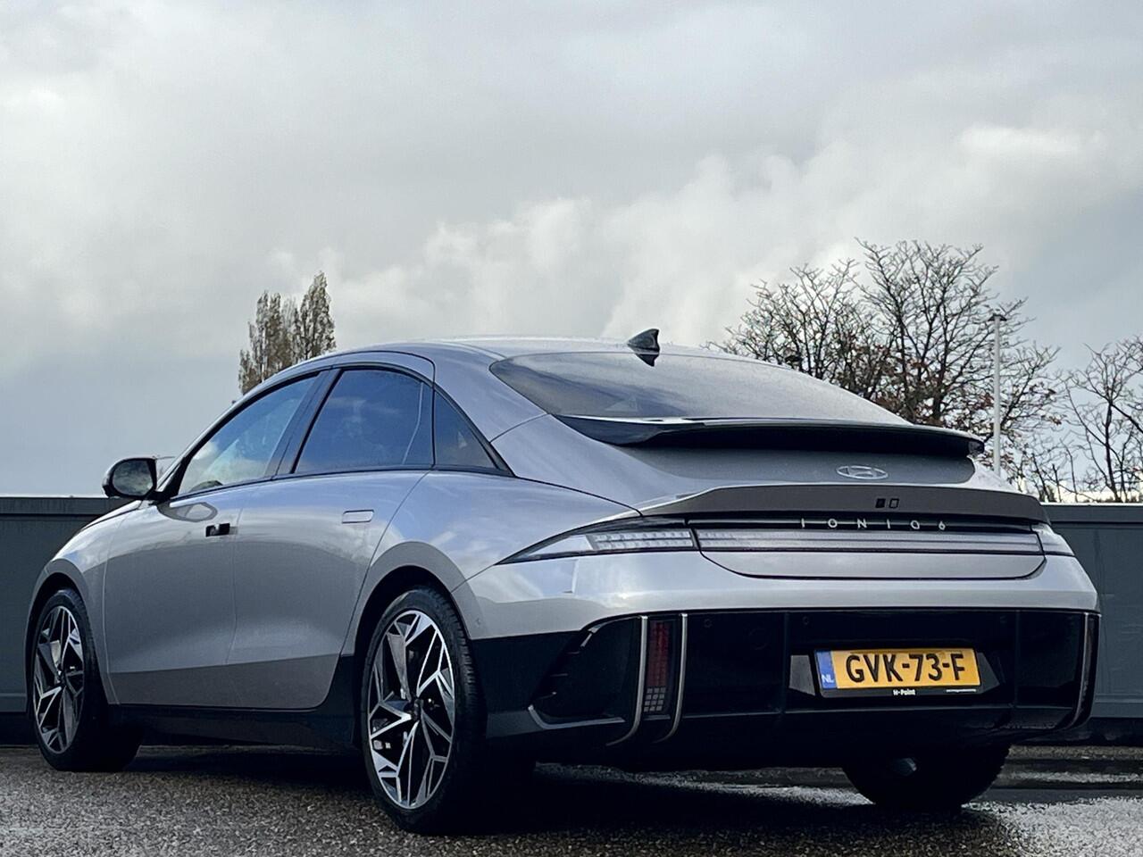 Hyundai IONIQ 6 Lounge 77.4kWh 228pk | SCHUIFDAK | LEDEREN BEKLEDING ELEKTRISCH VERSTELBAAR| WARMTEPOMP | BOSE SPEAKERS | ADAPTIEVE CRUISECONTROL | WORLD CAR OF THE YEAR 2023 |