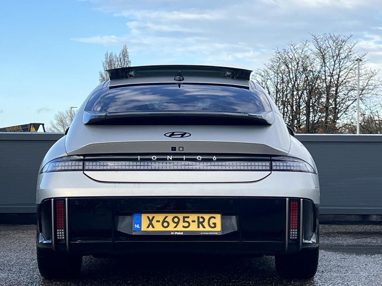 Hyundai IONIQ 6 First Edition AWD 77.4kWh 325pk | SCHUIF/KANTELDAK | 800V SNELLADEN | 20? LICHTMETALEN VELGEN & MATZWARTE DESIGNACCENTEN | BOSE PREMIUM AUDIO | PREMIUM INTERIEUR |