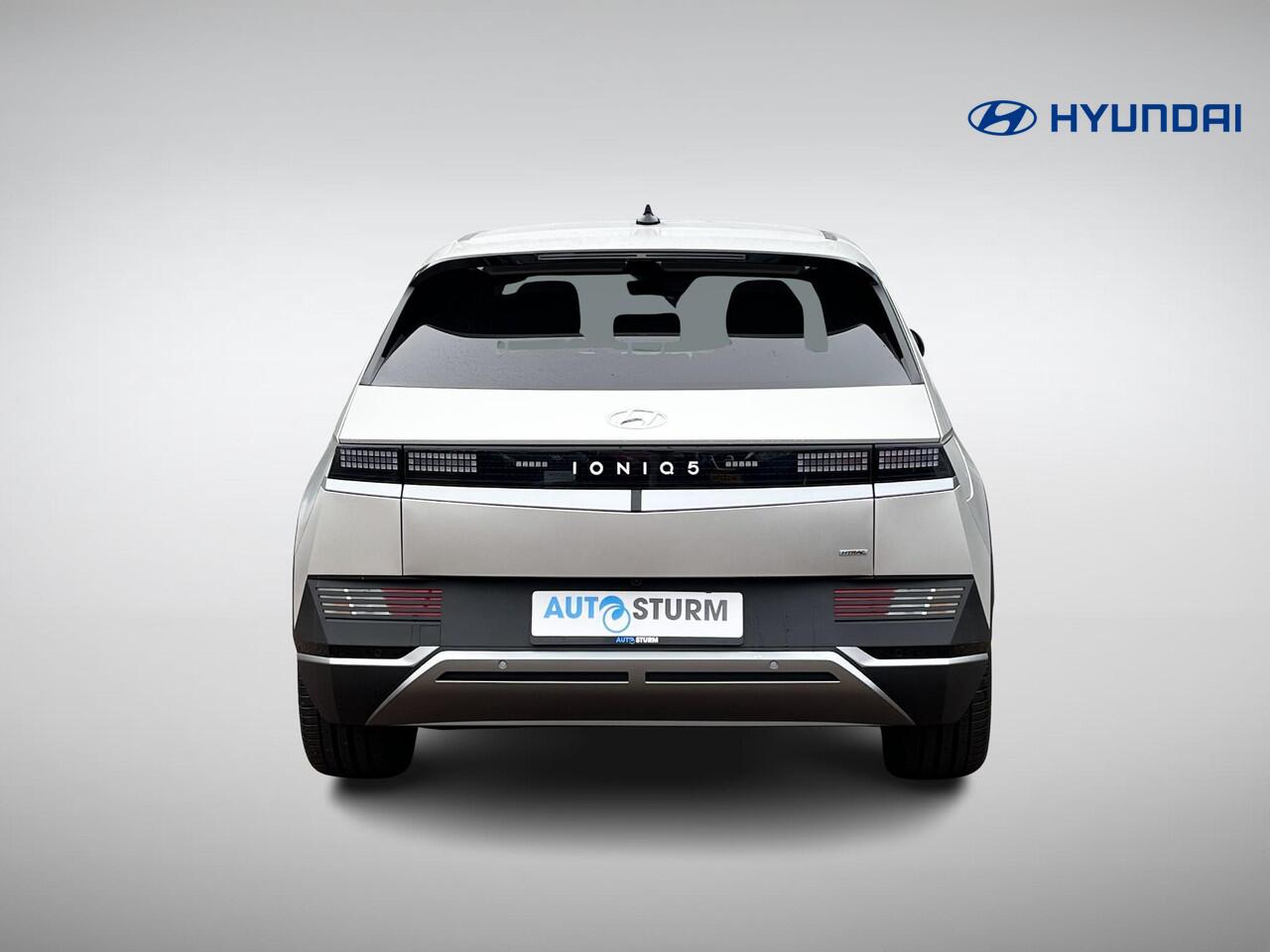 Hyundai IONIQ 5 Connect+ AWD 77.4 kWh Hyundai IONIQ 5 Connect+ AWD 77 kWh | 20'' Velgen | BOSE Audio | Head-Up Display | Stuur- + Stoelverwarming | Leder | Rijklaarprijs!