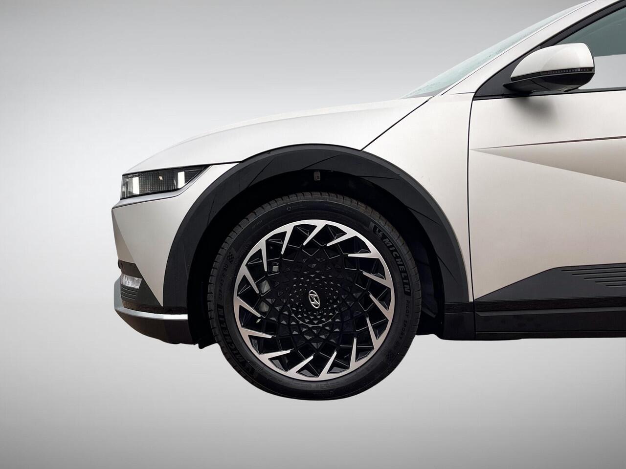 Hyundai IONIQ 5 Connect+ AWD 77.4 kWh Hyundai IONIQ 5 Connect+ AWD 77 kWh | 20'' Velgen | BOSE Audio | Head-Up Display | Stuur- + Stoelverwarming | Leder | Rijklaarprijs!