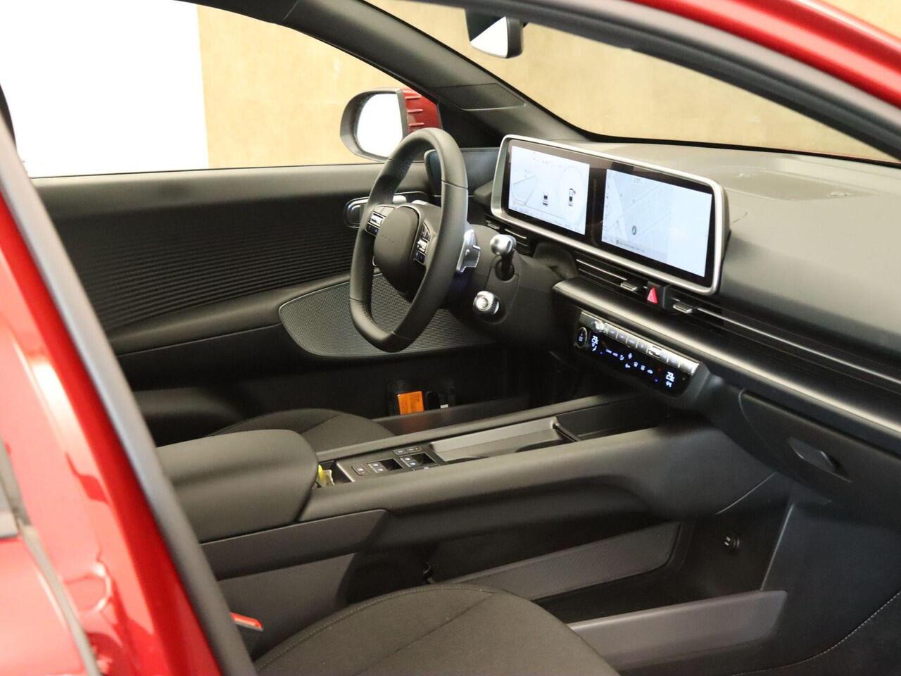 Hyundai IONIQ 6 Style 53 kWh SOH 99.3%! - ORIGINEEL NEDERLANDSE AUTO - 350KM ACTIERADIUS - ELEKTRISCHE ACHTERKLEP - APPLE CARPLAY/ANDROID AUTO - NAVIGATIE FULL-MAP - ADAPTIEVE CRUISE CONTROL - KEYLESS ENTRY/START - PARKEERSENSOREN VOOR EN ACHTER - LICHTMETALEN VELGEN 