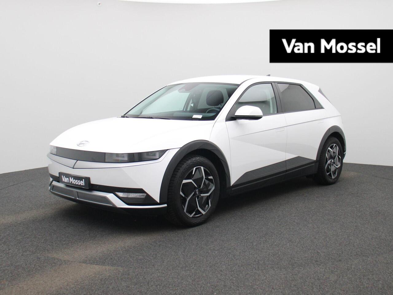 Hyundai IONIQ 5 77.4kWh Core 230Pk | Navigatie | Apple & Android Carplay | Trekhaak Afneembaar | Climate Control | Parkeersensoren Voor & Achter | Achteruitrijcamera | Stoelverwarming | Adaptieve Cruise Control |