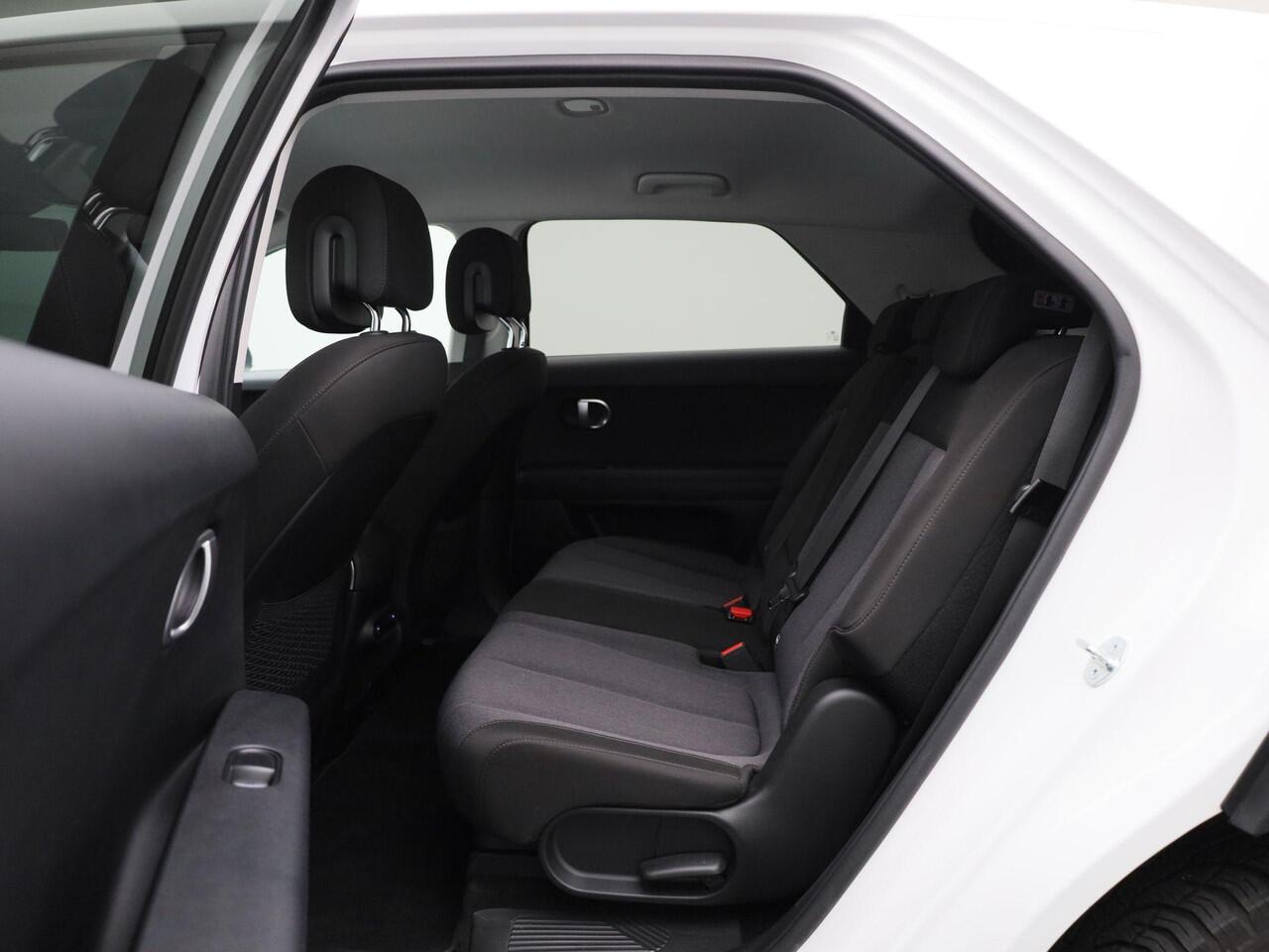 Hyundai IONIQ 5 77.4kWh Core 230Pk | Navigatie | Apple & Android Carplay | Trekhaak Afneembaar | Climate Control | Parkeersensoren Voor & Achter | Achteruitrijcamera | Stoelverwarming | Adaptieve Cruise Control |