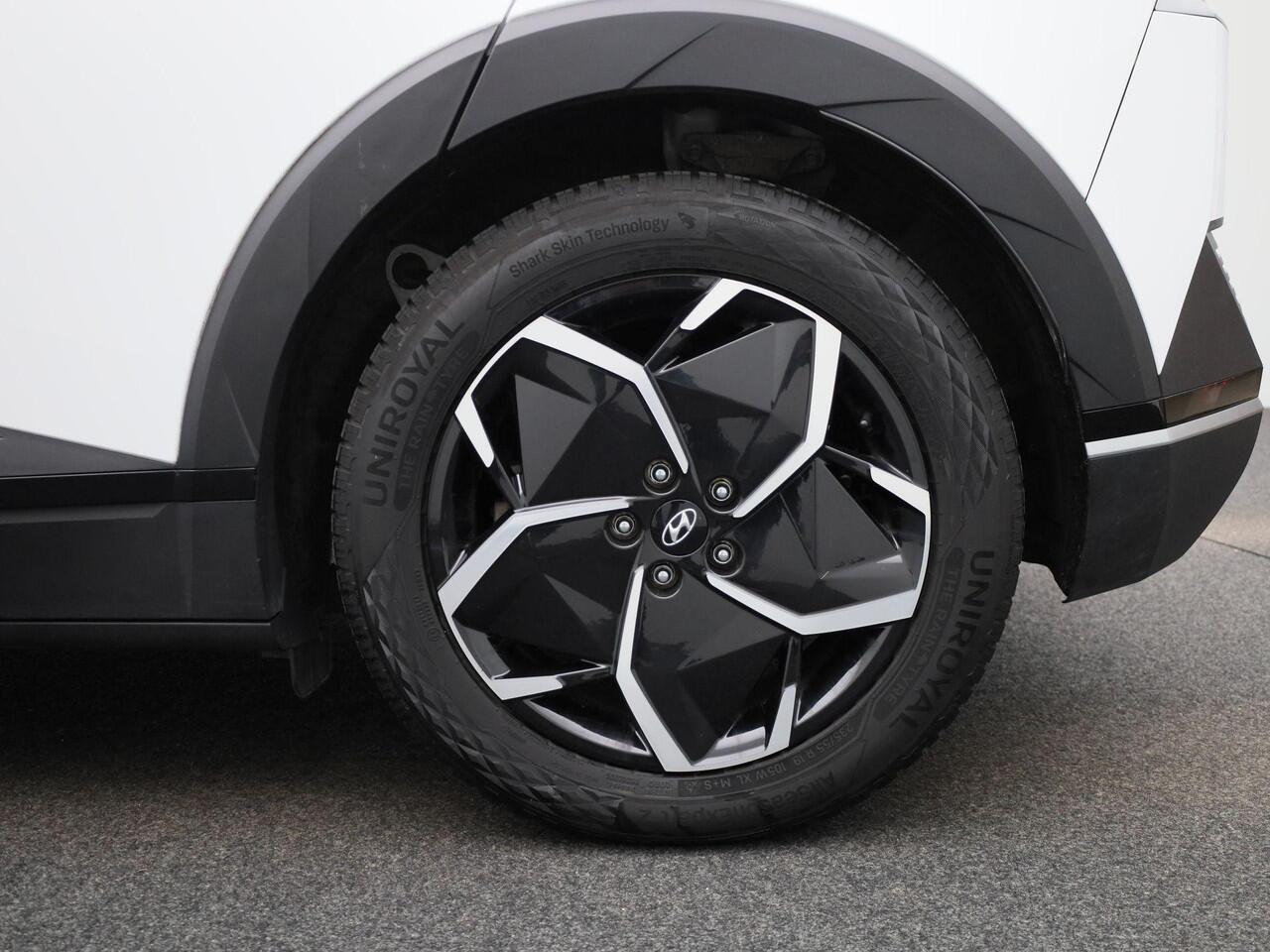 Hyundai IONIQ 5 77.4kWh Core 230Pk | Navigatie | Apple & Android Carplay | Trekhaak Afneembaar | Climate Control | Parkeersensoren Voor & Achter | Achteruitrijcamera | Stoelverwarming | Adaptieve Cruise Control |