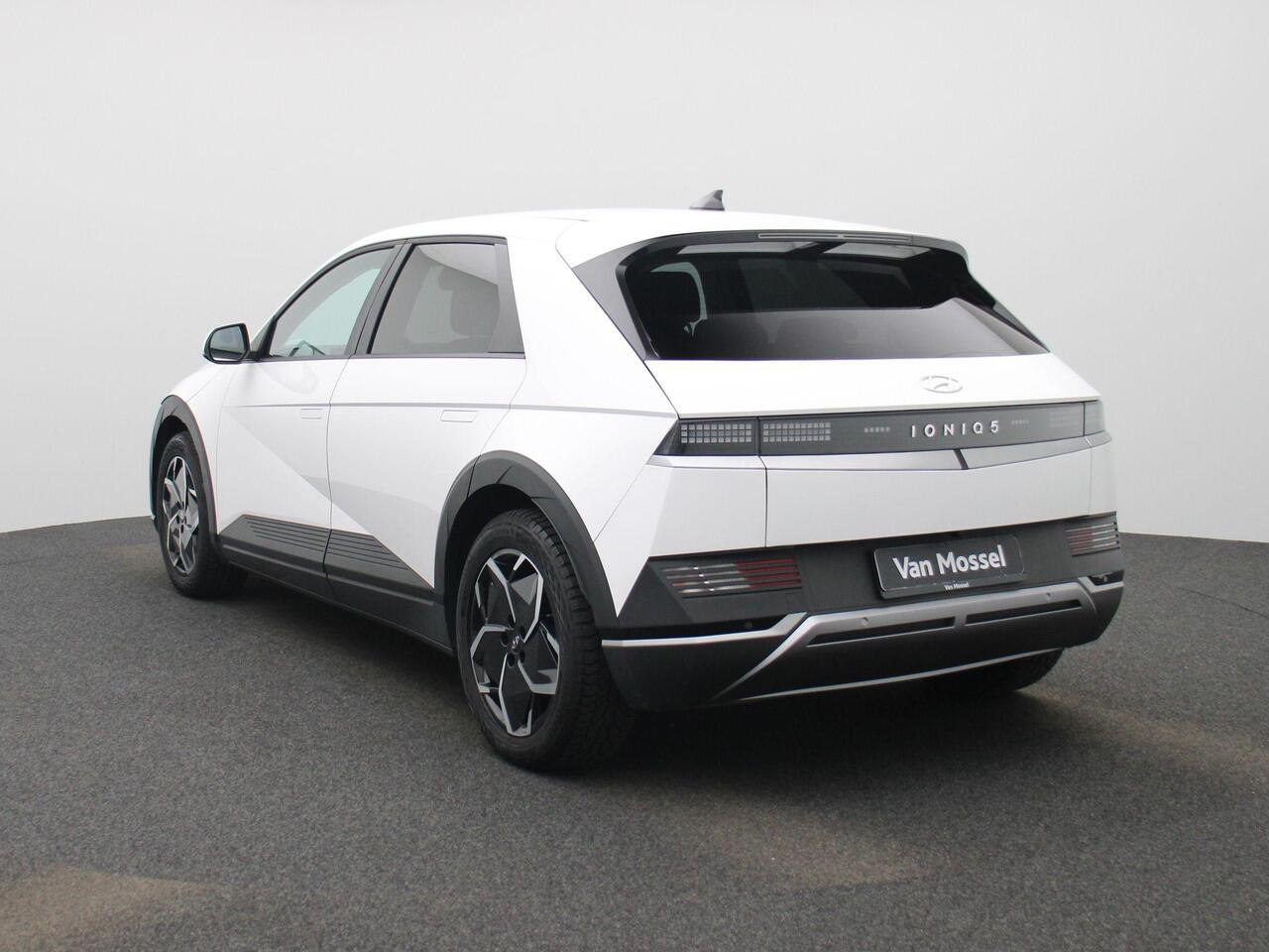 Hyundai IONIQ 5 77.4kWh Core 230Pk | Navigatie | Apple & Android Carplay | Trekhaak Afneembaar | Climate Control | Parkeersensoren Voor & Achter | Achteruitrijcamera | Stoelverwarming | Adaptieve Cruise Control |