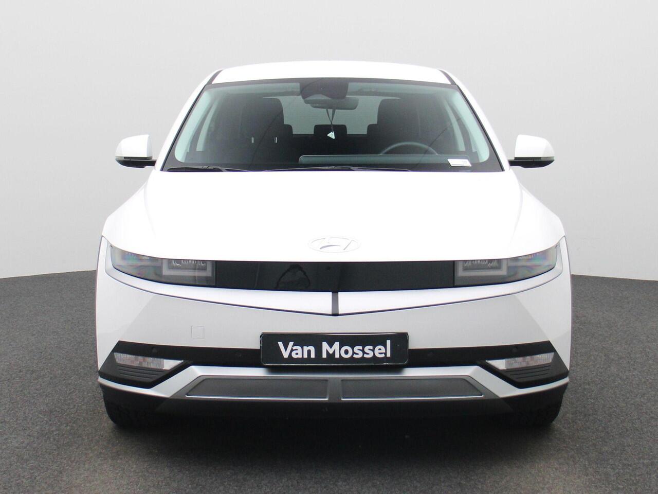 Hyundai IONIQ 5 77.4kWh Core 230Pk | Navigatie | Apple & Android Carplay | Trekhaak Afneembaar | Climate Control | Parkeersensoren Voor & Achter | Achteruitrijcamera | Stoelverwarming | Adaptieve Cruise Control |