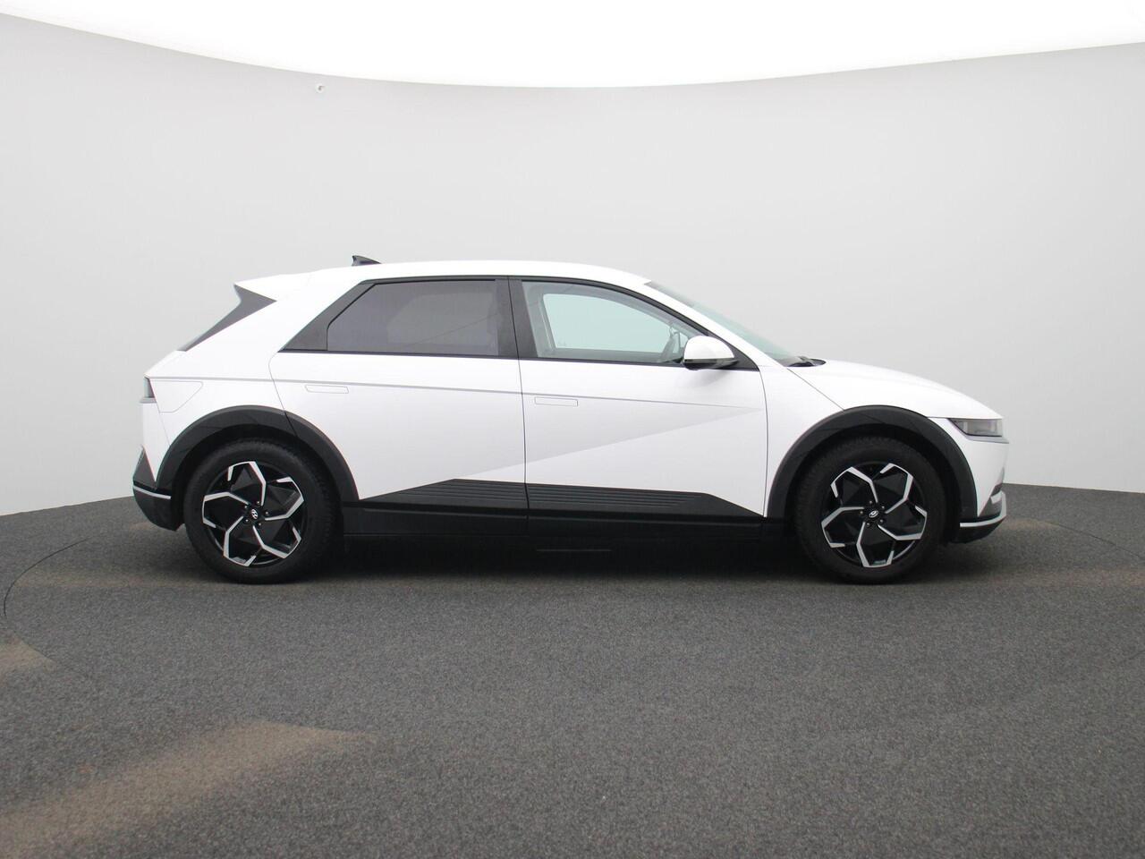 Hyundai IONIQ 5 77.4kWh Core 230Pk | Navigatie | Apple & Android Carplay | Trekhaak Afneembaar | Climate Control | Parkeersensoren Voor & Achter | Achteruitrijcamera | Stoelverwarming | Adaptieve Cruise Control |