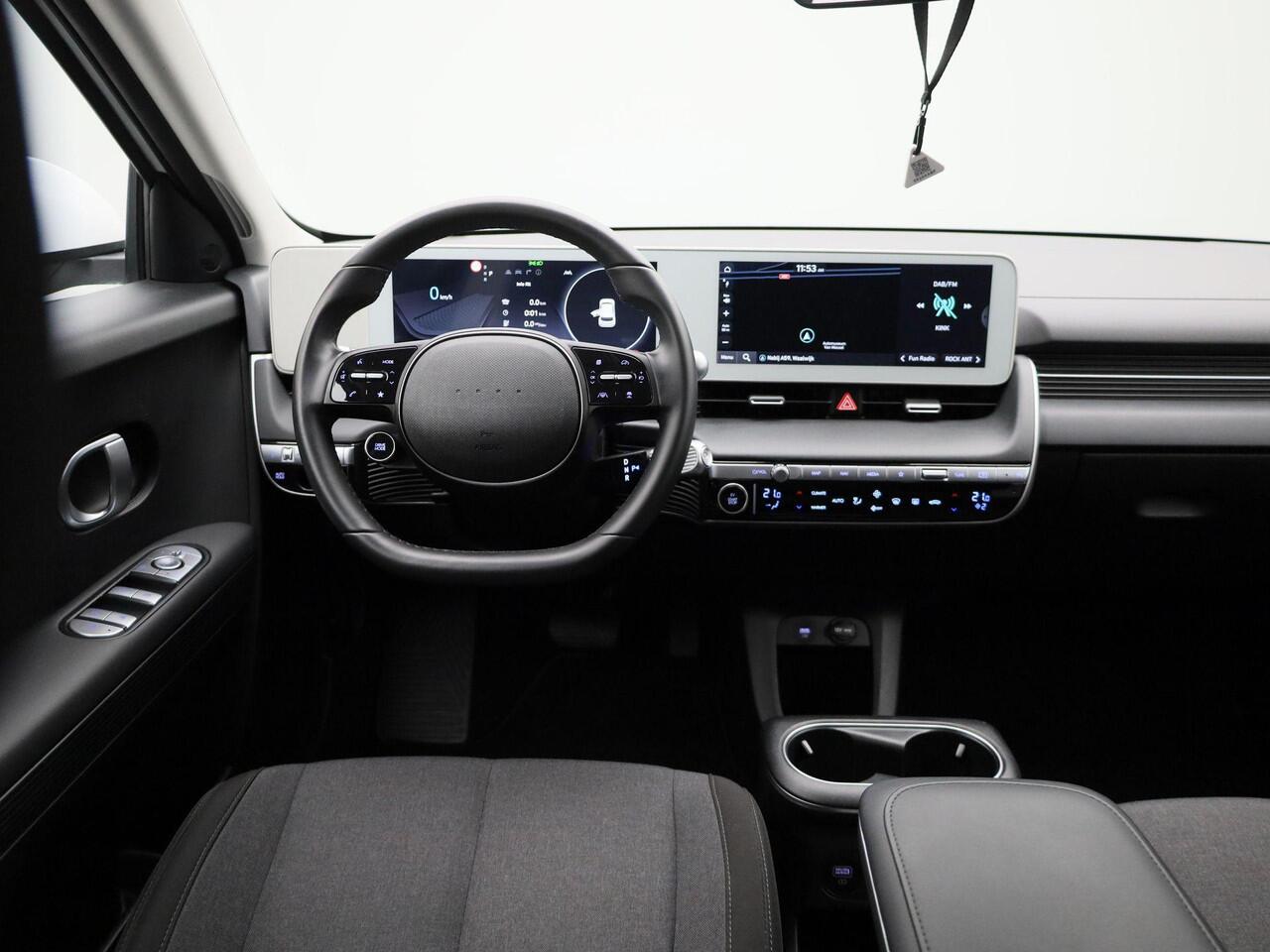 Hyundai IONIQ 5 77.4kWh Core 230Pk | Navigatie | Apple & Android Carplay | Trekhaak Afneembaar | Climate Control | Parkeersensoren Voor & Achter | Achteruitrijcamera | Stoelverwarming | Adaptieve Cruise Control |