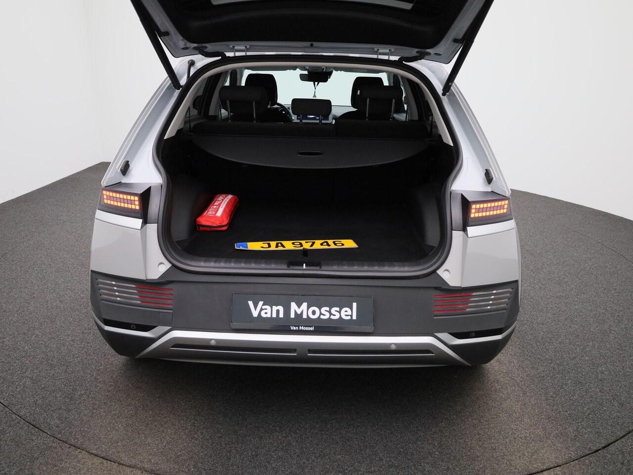 Hyundai IONIQ 5 Core | Climate Control / ECC | Licht metalen velgen 19 inch | Cruise control | Navigatie | Elektrisch verst. stoelen | Stoelverwarming | LED koplampen | Park Distance Control voor en achter | Achteruitrijcamera |