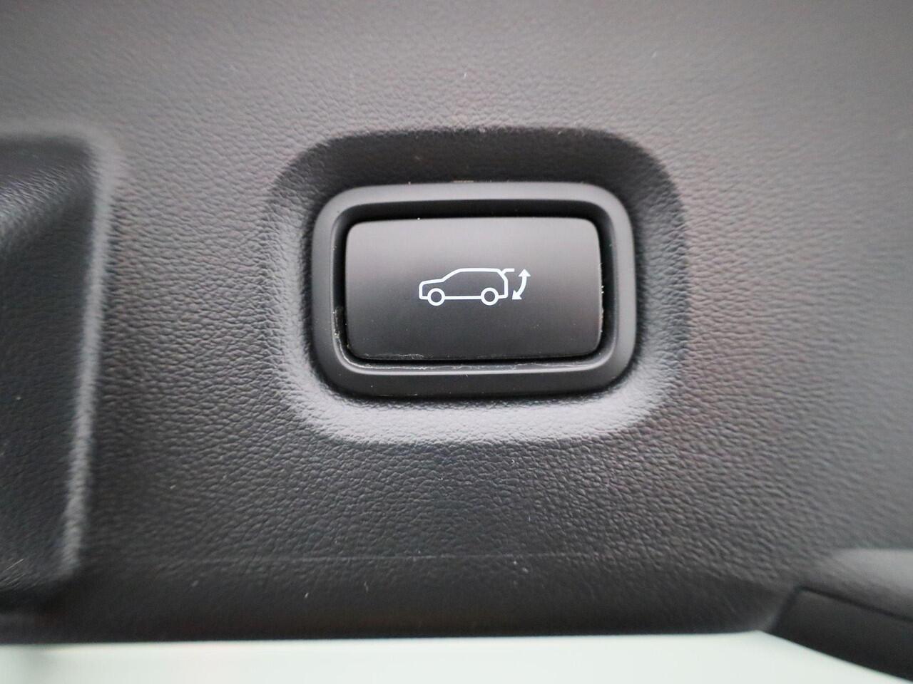 Hyundai IONIQ 5 Core | Climate Control / ECC | Licht metalen velgen 19 inch | Cruise control | Navigatie | Elektrisch verst. stoelen | Stoelverwarming | LED koplampen | Park Distance Control voor en achter | Achteruitrijcamera |