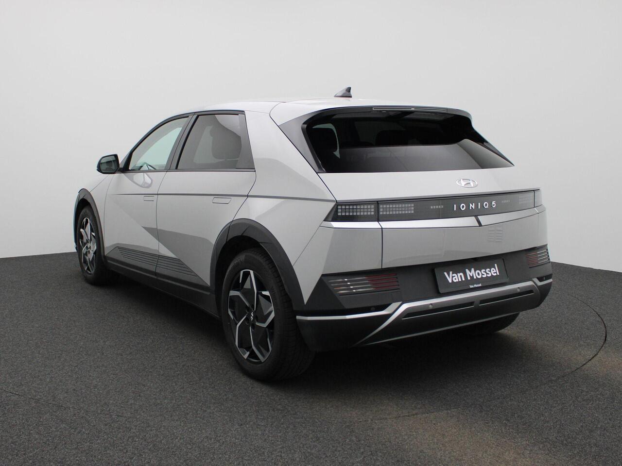 Hyundai IONIQ 5 Core | Climate Control / ECC | Licht metalen velgen 19 inch | Cruise control | Navigatie | Elektrisch verst. stoelen | Stoelverwarming | LED koplampen | Park Distance Control voor en achter | Achteruitrijcamera |