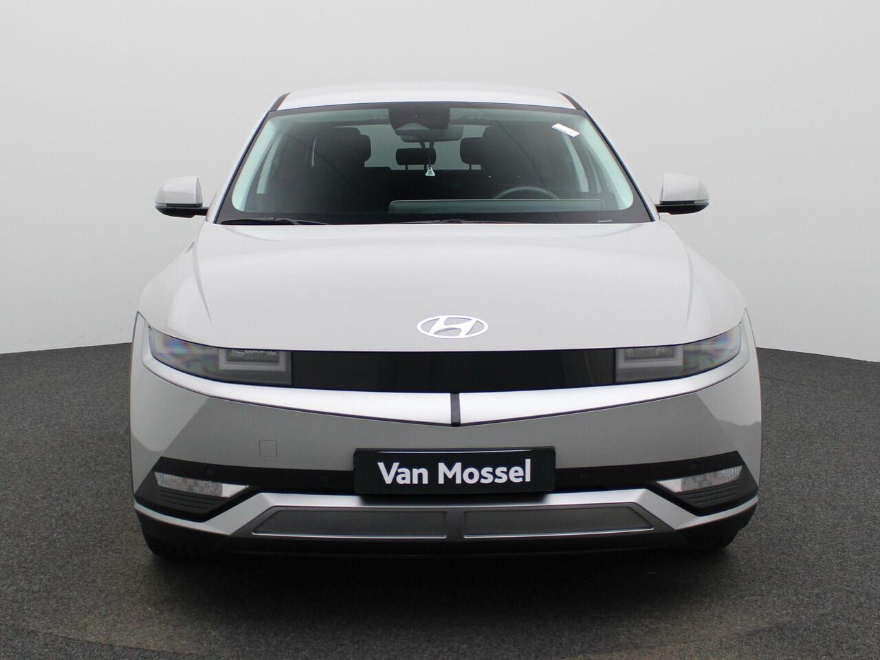 Hyundai IONIQ 5 Core | Climate Control / ECC | Licht metalen velgen 19 inch | Cruise control | Navigatie | Elektrisch verst. stoelen | Stoelverwarming | LED koplampen | Park Distance Control voor en achter | Achteruitrijcamera |