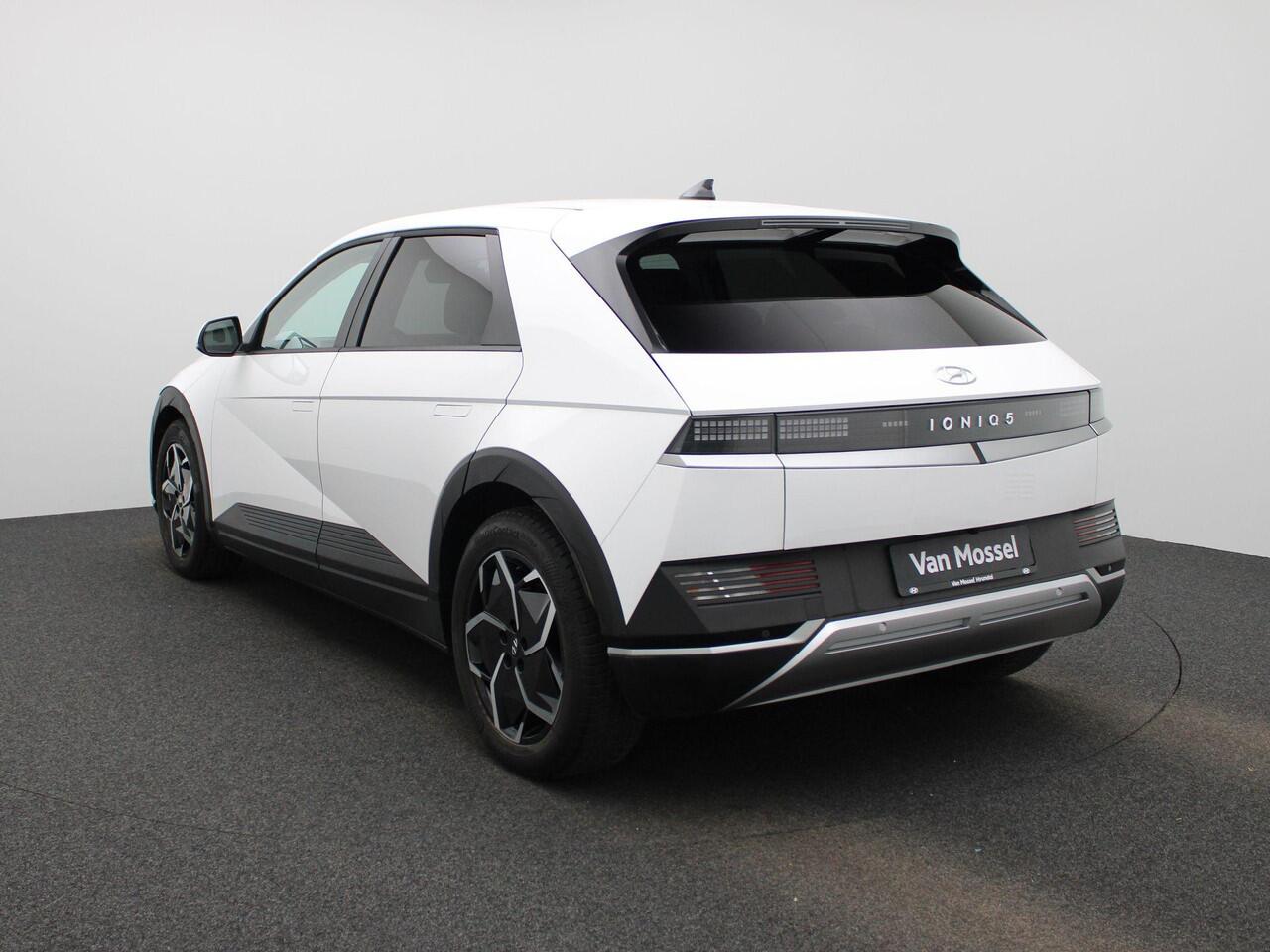 Hyundai IONIQ 5 77.4kWh Core |BTW |WLTP 507 km |Navigatie |Apple & Android Carplay |Trekhaak Afn. kogel |(Adapt) Cruise & Climate Control |Parkeersensoren Voor & Achter |Achteruitrijcamera | Stoel & Stuurverwarming |