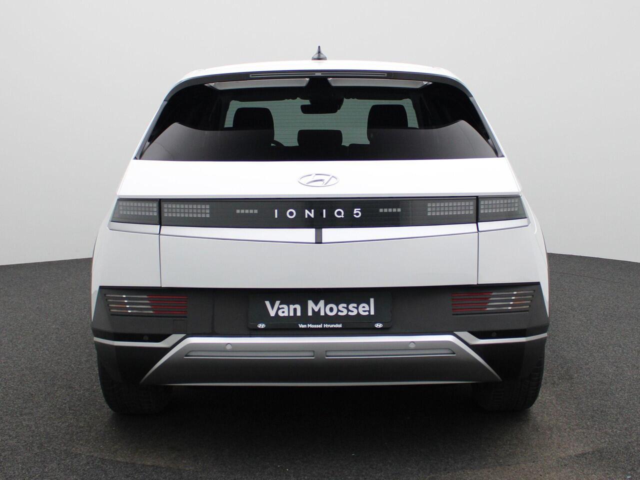 Hyundai IONIQ 5 77.4kWh Core |BTW |WLTP 507 km |Navigatie |Apple & Android Carplay |Trekhaak Afn. kogel |(Adapt) Cruise & Climate Control |Parkeersensoren Voor & Achter |Achteruitrijcamera | Stoel & Stuurverwarming |