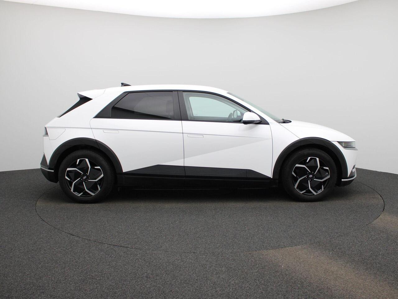 Hyundai IONIQ 5 77.4kWh Core |BTW |WLTP 507 km |Navigatie |Apple & Android Carplay |Trekhaak Afn. kogel |(Adapt) Cruise & Climate Control |Parkeersensoren Voor & Achter |Achteruitrijcamera | Stoel & Stuurverwarming |