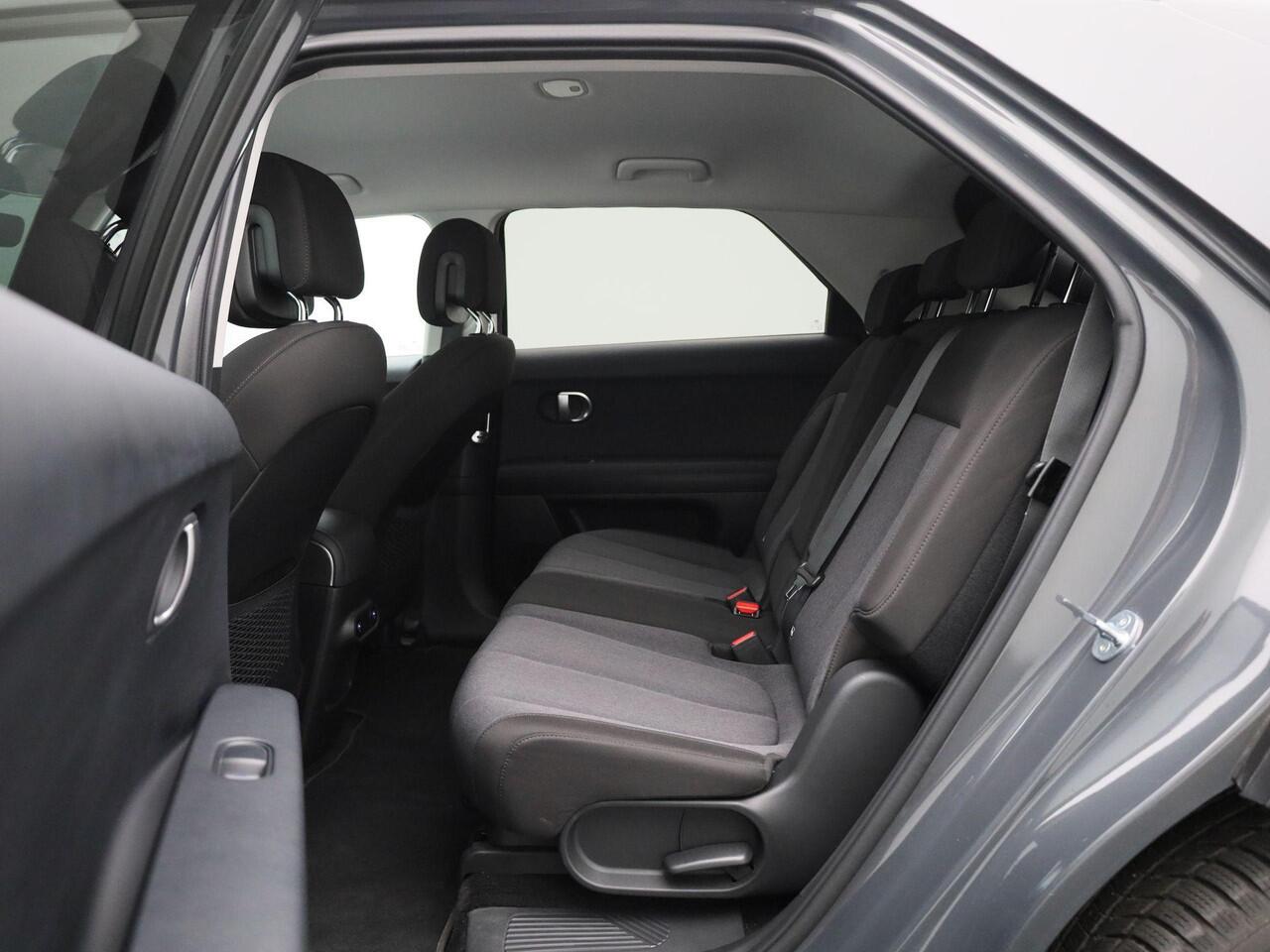 Hyundai IONIQ 5 77.4kWh Core | Elektr. bed. achterklep | Climate Control / ECC | Licht metalen velgen 19 inch | Cruise control Adaptive | Navigatie | Stoelverwarming | LED koplampen | Park Distance Control voor en achter | Achteruitrijcamera | Electrisch verstelbare be