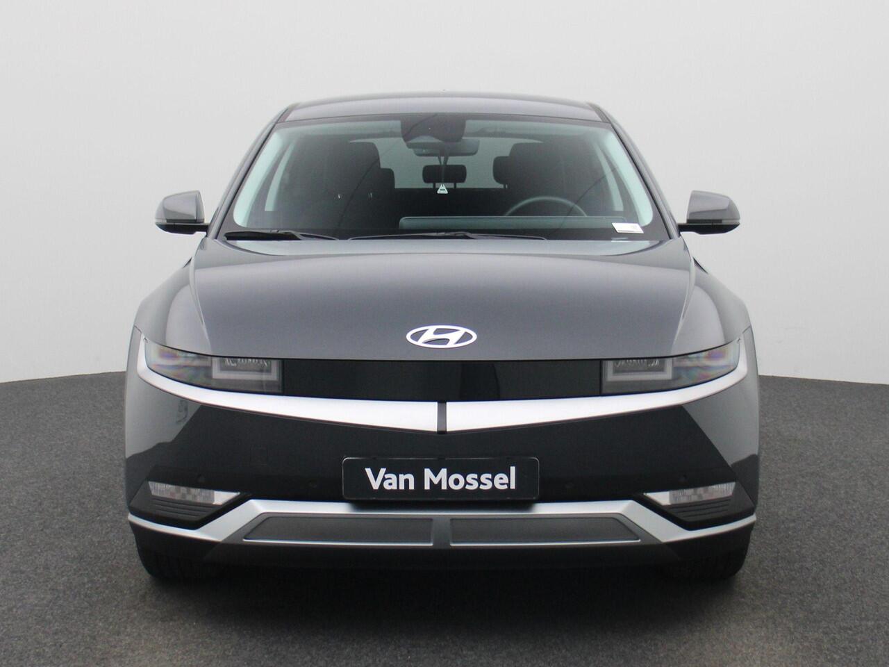 Hyundai IONIQ 5 77.4kWh Core | Elektr. bed. achterklep | Climate Control / ECC | Licht metalen velgen 19 inch | Cruise control Adaptive | Navigatie | Stoelverwarming | LED koplampen | Park Distance Control voor en achter | Achteruitrijcamera | Electrisch verstelbare be