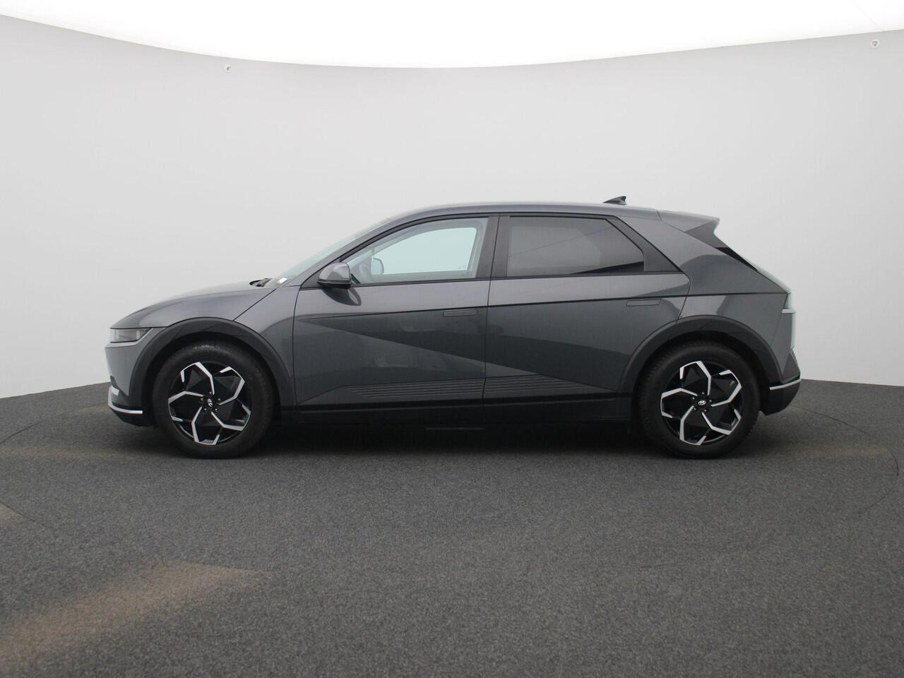 Hyundai IONIQ 5 77.4kWh Core | Elektr. bed. achterklep | Climate Control / ECC | Licht metalen velgen 19 inch | Cruise control Adaptive | Navigatie | Stoelverwarming | LED koplampen | Park Distance Control voor en achter | Achteruitrijcamera | Electrisch verstelbare be