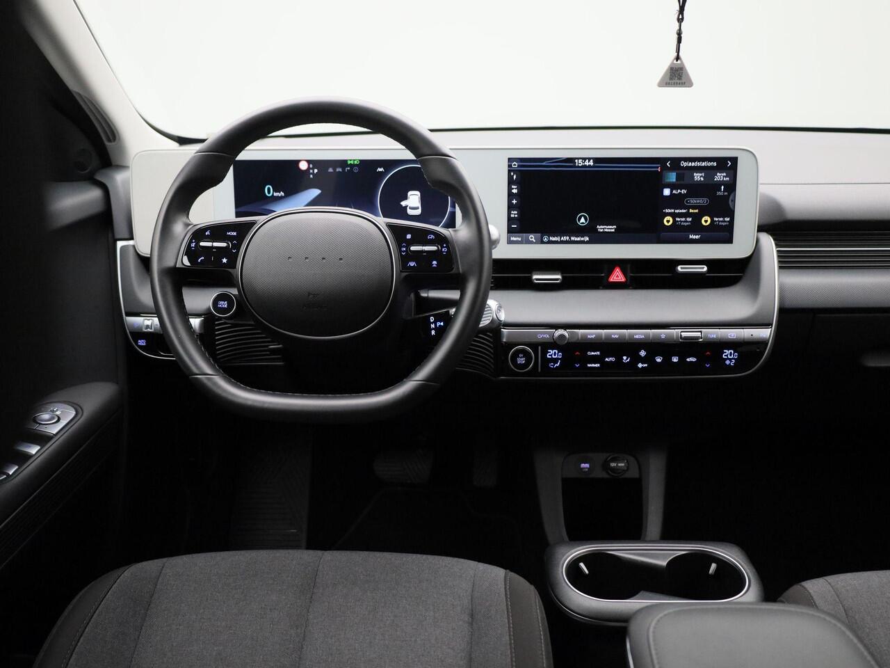 Hyundai IONIQ 5 77.4kWh Core | Elektr. bed. achterklep | Climate Control / ECC | Licht metalen velgen 19 inch | Cruise control Adaptive | Navigatie | Stoelverwarming | LED koplampen | Park Distance Control voor en achter | Achteruitrijcamera | Electrisch verstelbare be