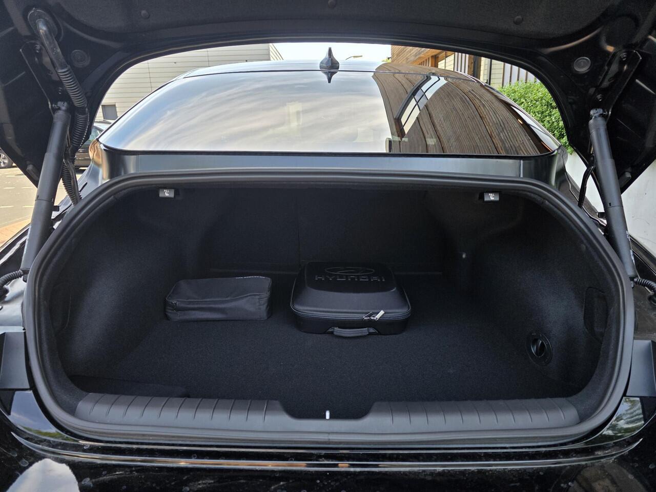 Hyundai IONIQ 6 Connect 77.4 kWh | 8.450 KORTING | WARMTEPOMP | HEAD UP DISPLAY | VOORVERWARMEN | V2L |