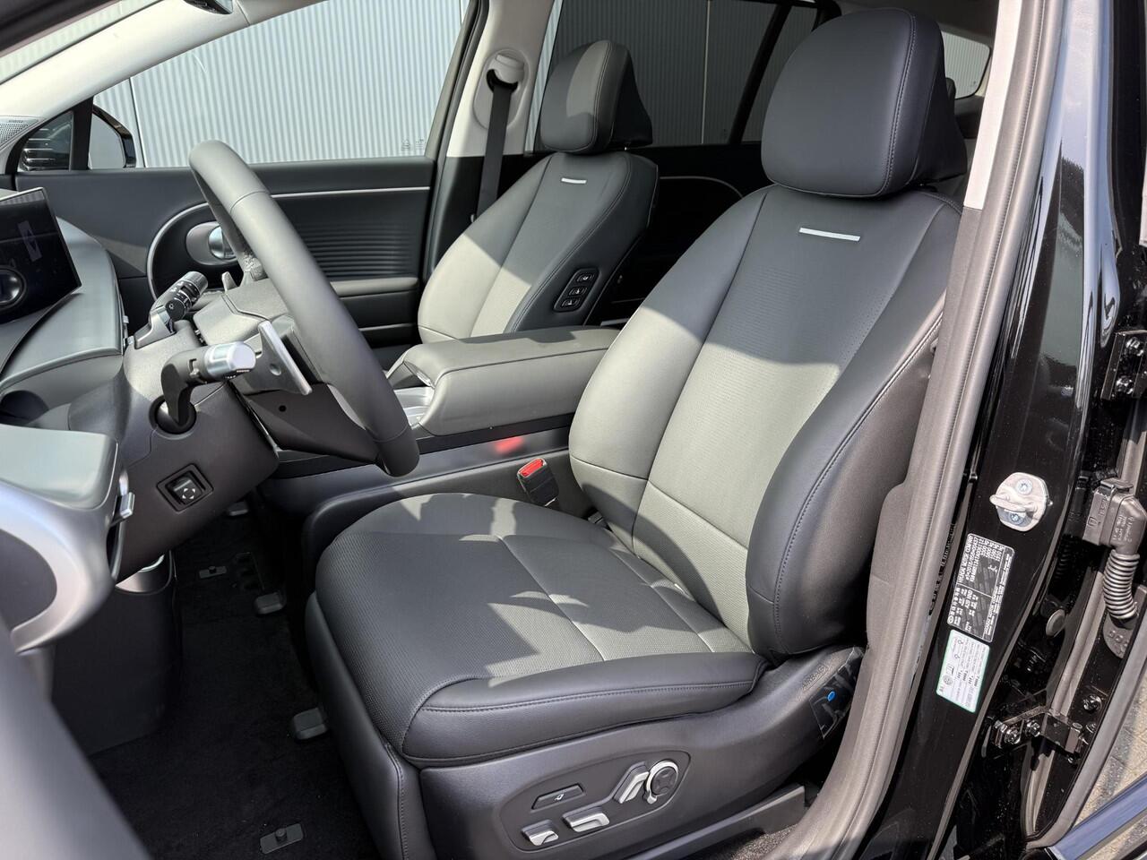 Hyundai IONIQ 9 Connect+ AWD 7p. 110.3 kWh / Incl 1500,- korting / Nu in de Showroom! / Stoelmassage / Stoel- & Stuurverwarming / Stoelverkoeling Voor + Achter / Schuif- & Kanteldak / 360 Camera /