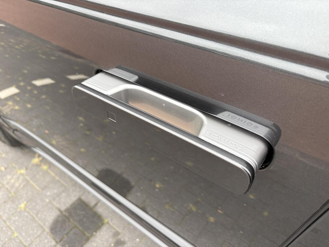 Hyundai IONIQ 9 Connect+ AWD 7p. 110.3 kWh | OP VOORRAAD | ¤2000 KORTING | PANORAMADAK | MASSAGESTOELEN | V2G | WARMTEPOMP |