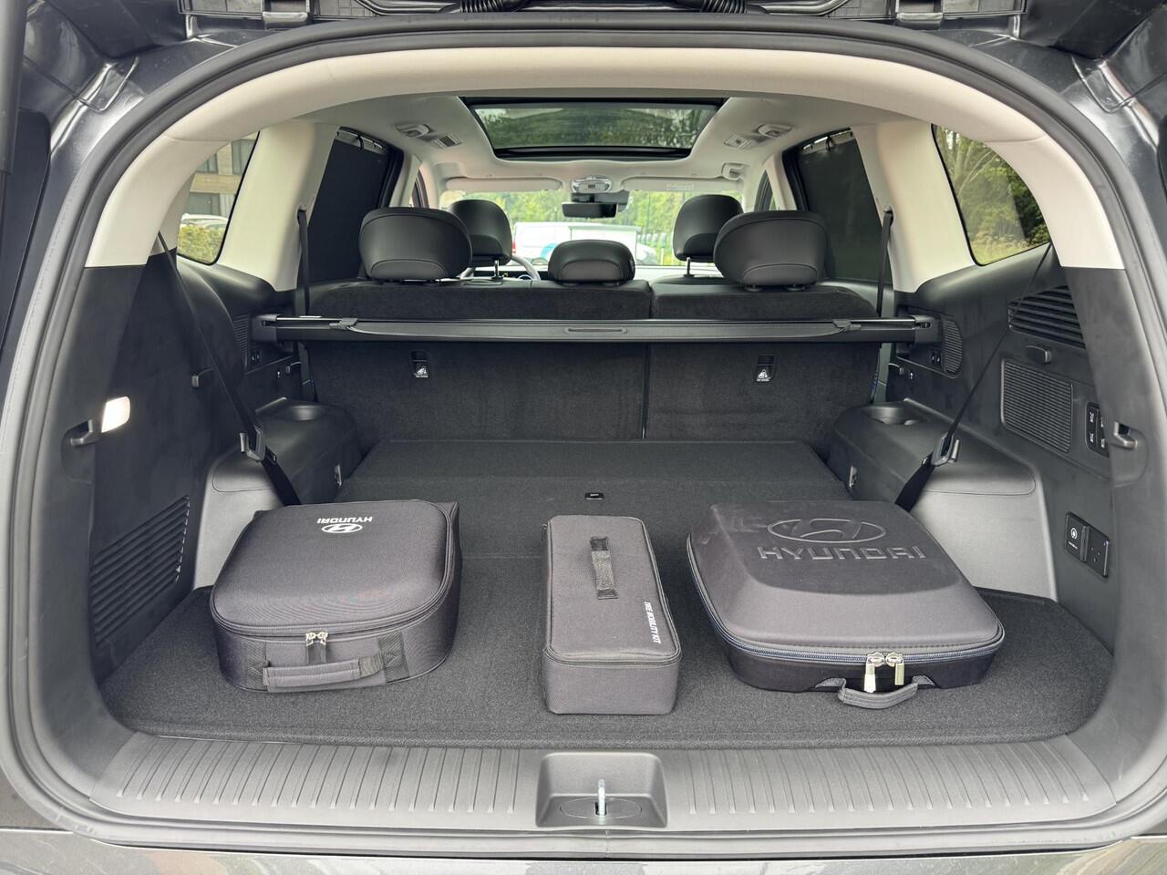 Hyundai IONIQ 9 Connect+ AWD 7p. 110.3 kWh | OP VOORRAAD | ¤2000 KORTING | PANORAMADAK | MASSAGESTOELEN | V2G | WARMTEPOMP |