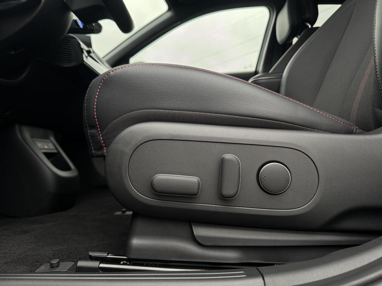 Hyundai IONIQ 5 N Line Business 84 kWh | Achteruitrijcamera | Stoelverwarming | Stuurverwarming | Elektrische stoelen | Verschuifbare 2e zitrij | Elektrische achterklep | Parkeersensoren voor/achter | Draadloze applecarplay en android auto |