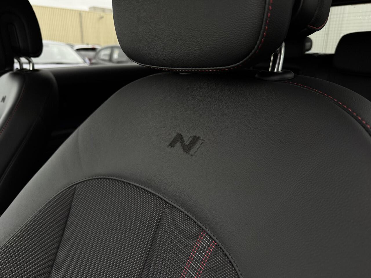 Hyundai IONIQ 5 N Line Business 84 kWh | Achteruitrijcamera | Stoelverwarming | Stuurverwarming | Elektrische stoelen | Verschuifbare 2e zitrij | Elektrische achterklep | Parkeersensoren voor/achter | Draadloze applecarplay en android auto |