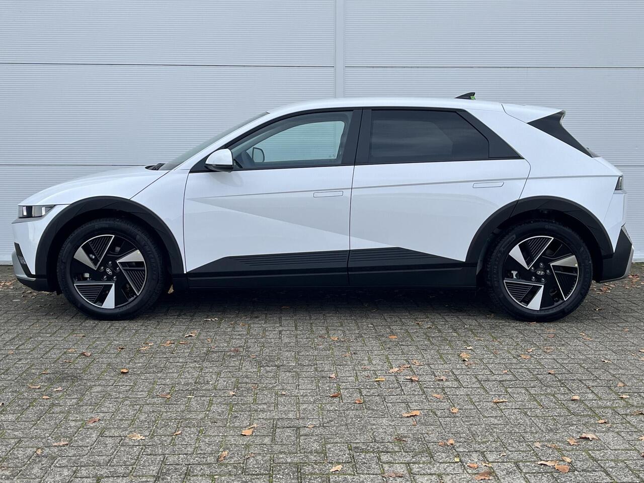 Hyundai IONIQ 5 Connect Limited 84 kWh / 570 km WLPT / Fiscale waarde ¤ 46595.- / Uit voorraad leverbaar /