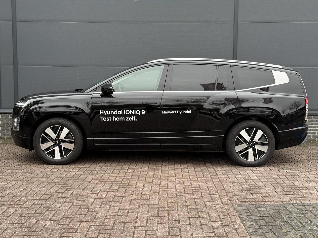 Hyundai IONIQ 9 Connect+ AWD 7p. 110.3 kWh / Stoelmassage / Stoel- & Stuurverwarming / Stoelverkoeling Voor + Achter / glazen Schuif- & Kanteldak / 360 Camera /