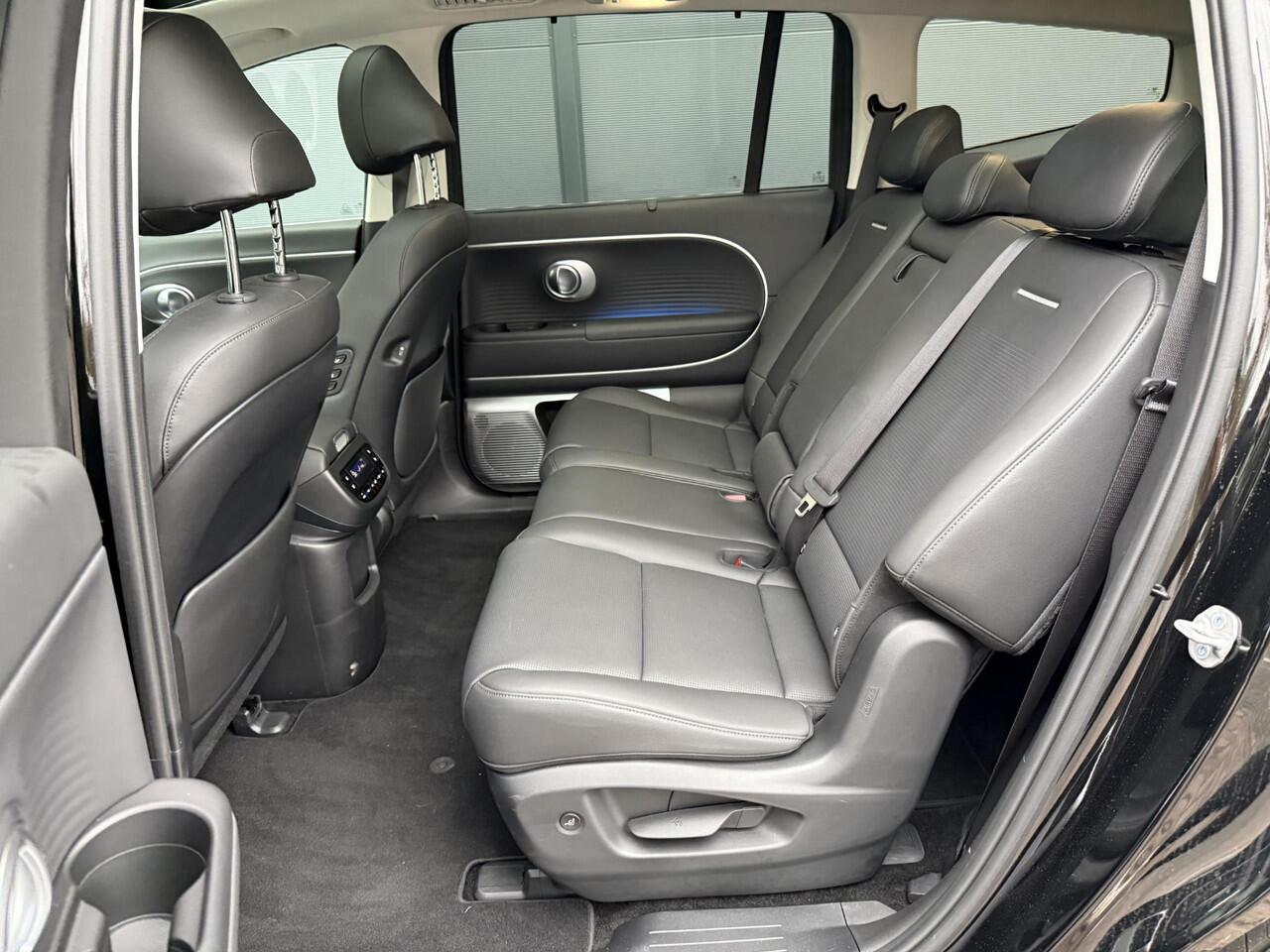 Hyundai IONIQ 9 Connect+ AWD 7p. 110.3 kWh / Stoelmassage / Stoel- & Stuurverwarming / Stoelverkoeling Voor + Achter / glazen Schuif- & Kanteldak / 360 Camera /