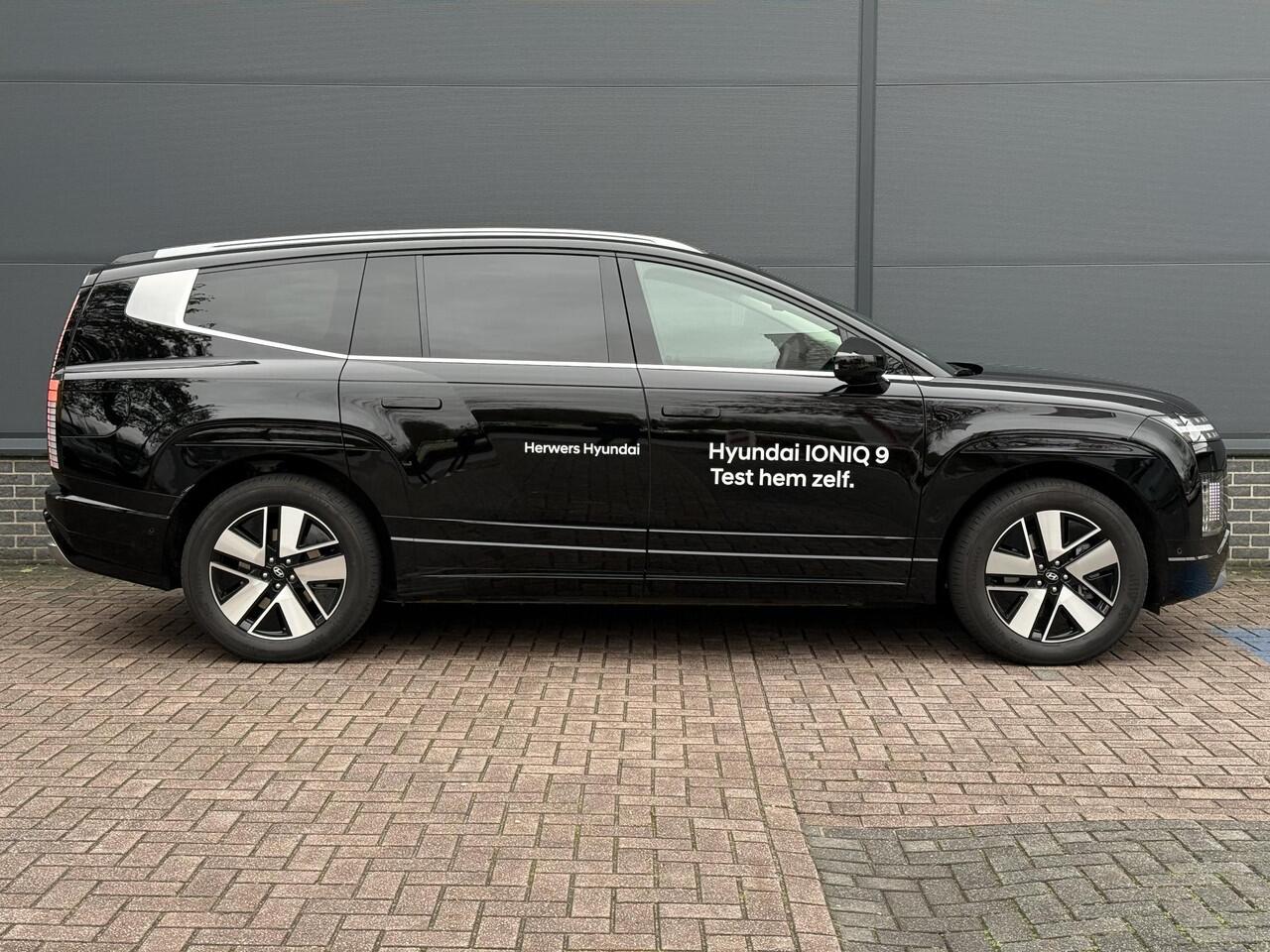 Hyundai IONIQ 9 Connect+ AWD 7p. 110.3 kWh / Stoelmassage / Stoel- & Stuurverwarming / Stoelverkoeling Voor + Achter / glazen Schuif- & Kanteldak / 360 Camera /