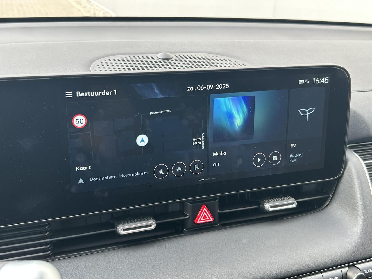 Hyundai IONIQ 5 Connect 84 kWh / Cruise Control Adaptief / Climate Control / Stoel en Stuurwiel verwarming voorzijde / Navigatie /