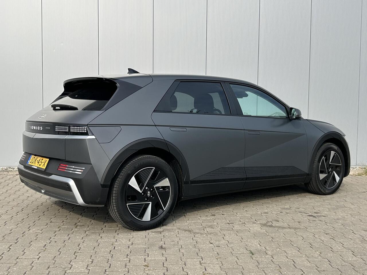 Hyundai IONIQ 5 Connect 84 kWh / Cruise Control Adaptief / Climate Control / Stoel en Stuurwiel verwarming voorzijde / Navigatie /