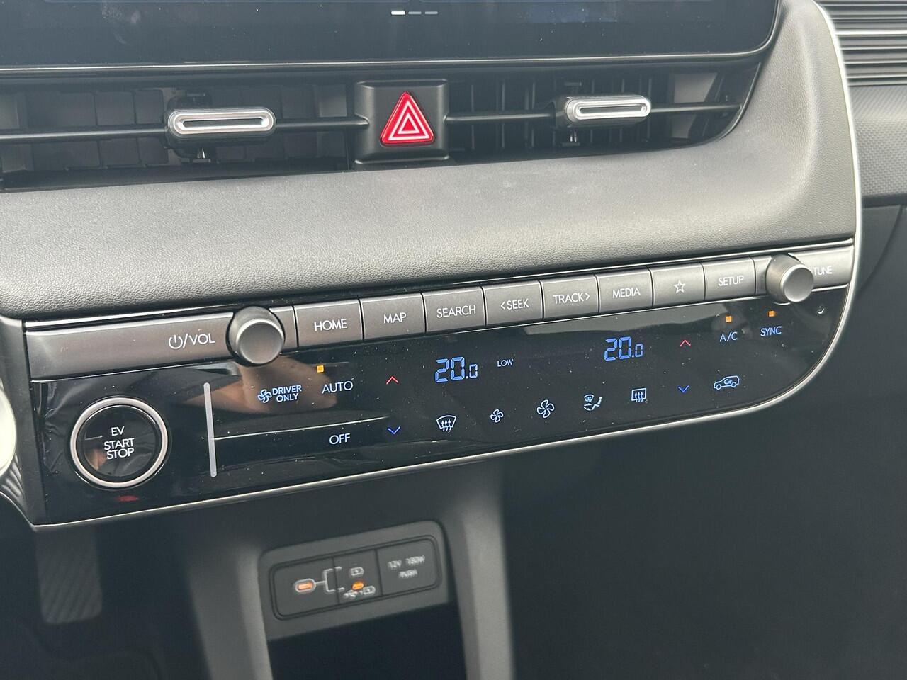 Hyundai IONIQ 5 Connect 84 kWh / Cruise Control Adaptief / Climate Control / Stoel en Stuurwiel verwarming voorzijde / Navigatie /